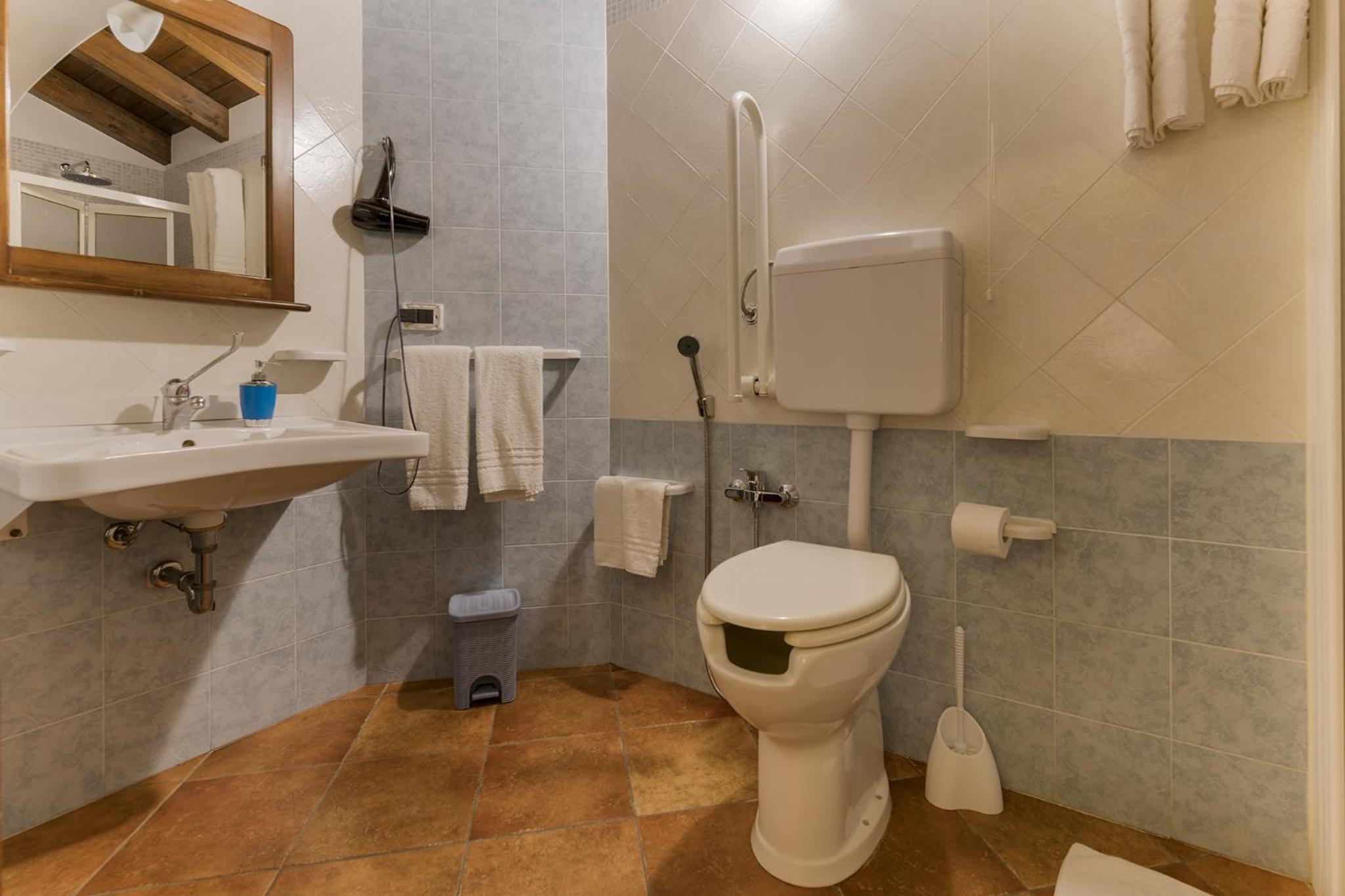 Double Room - Photo 6