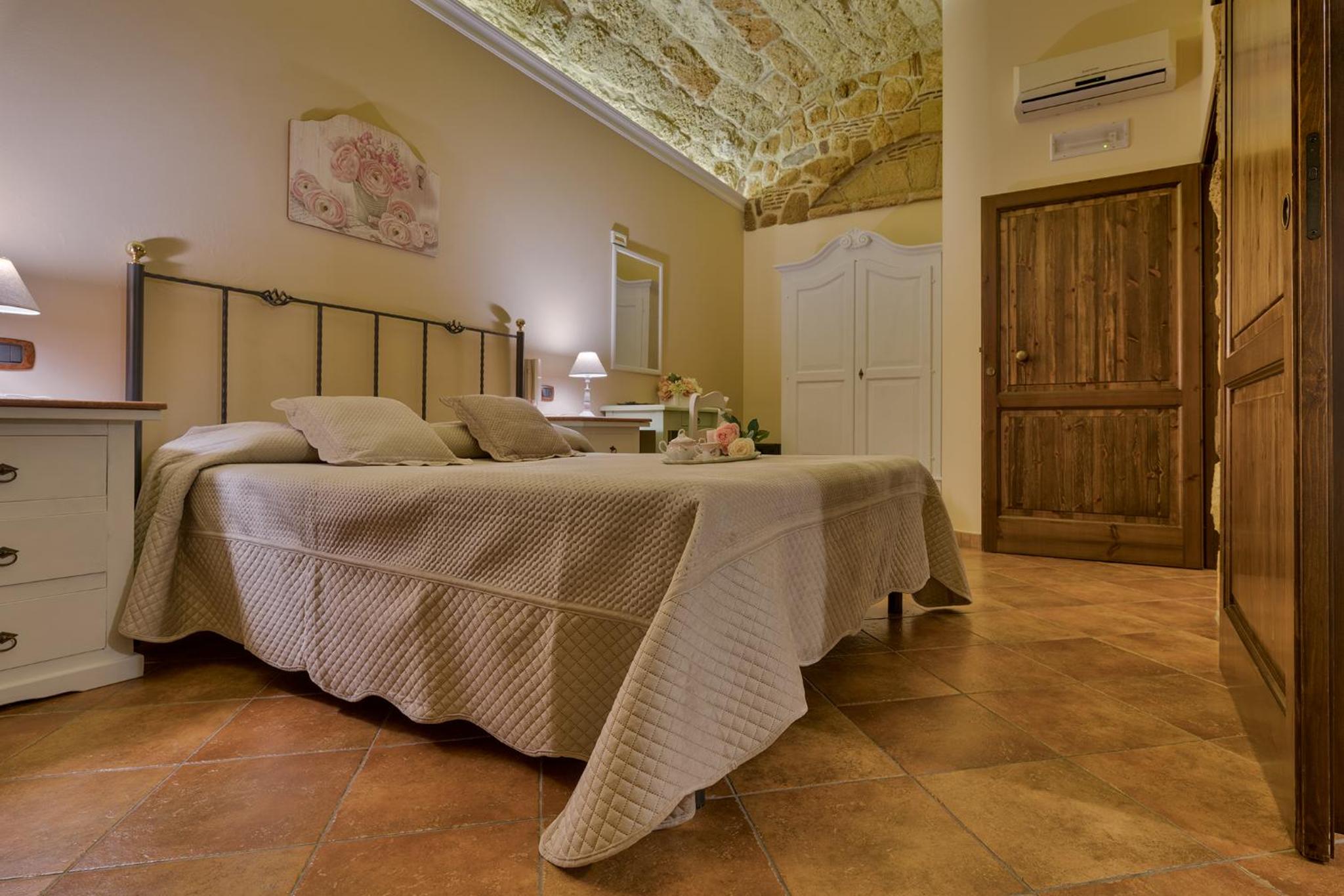 Double Room - Photo 8
