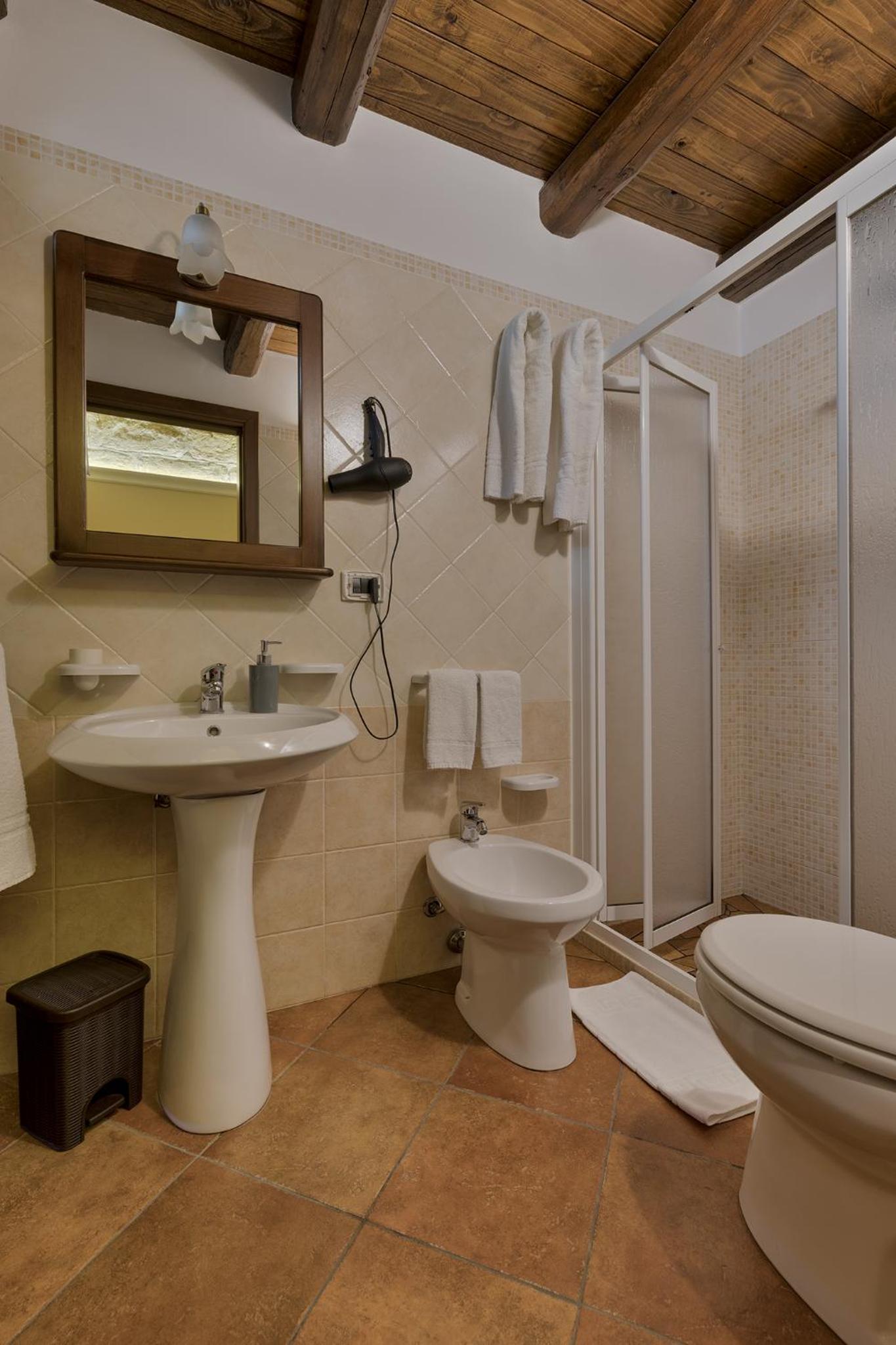 Quadruple Room - Photo 4