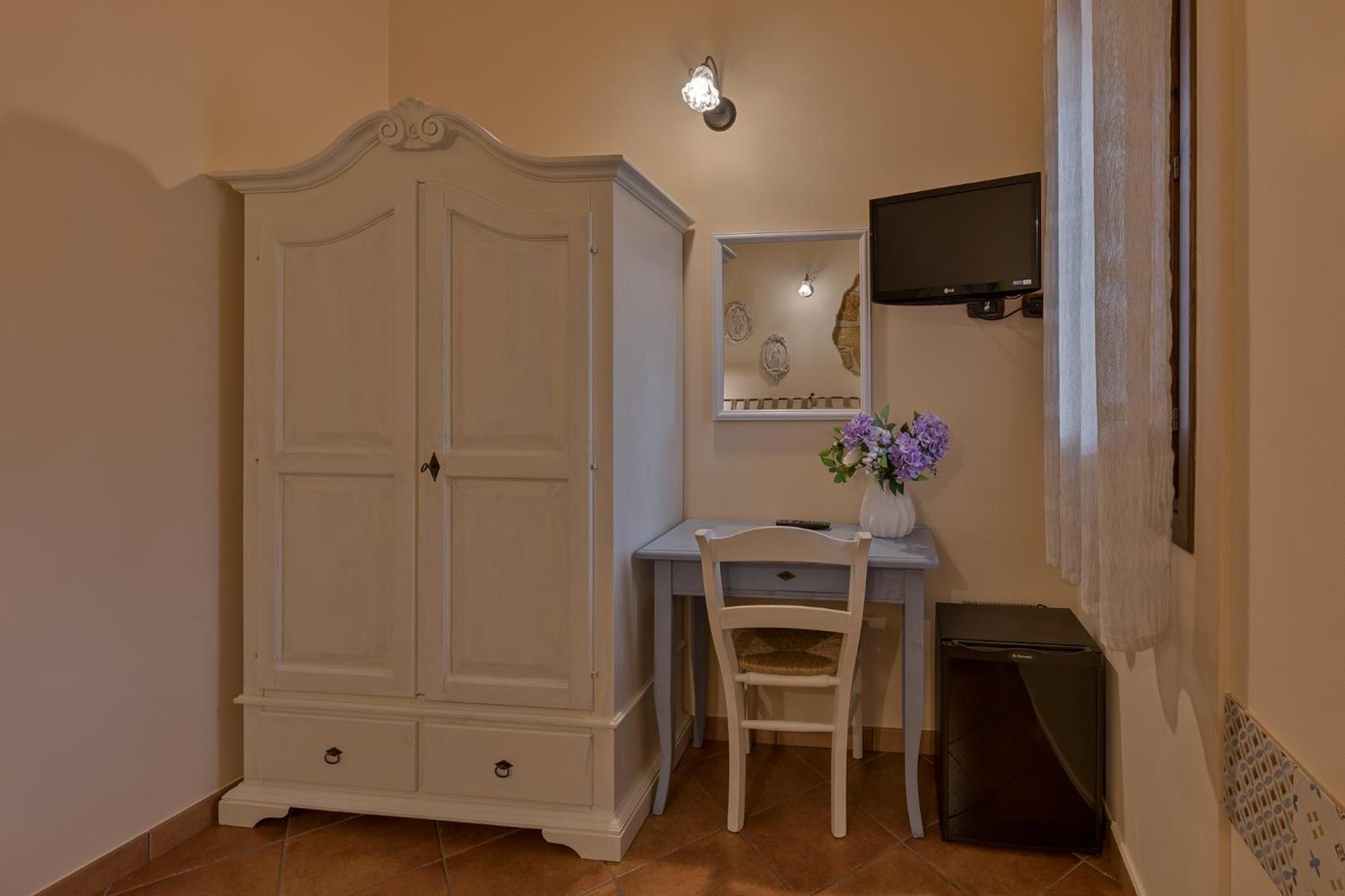 Double Room - Photo 9