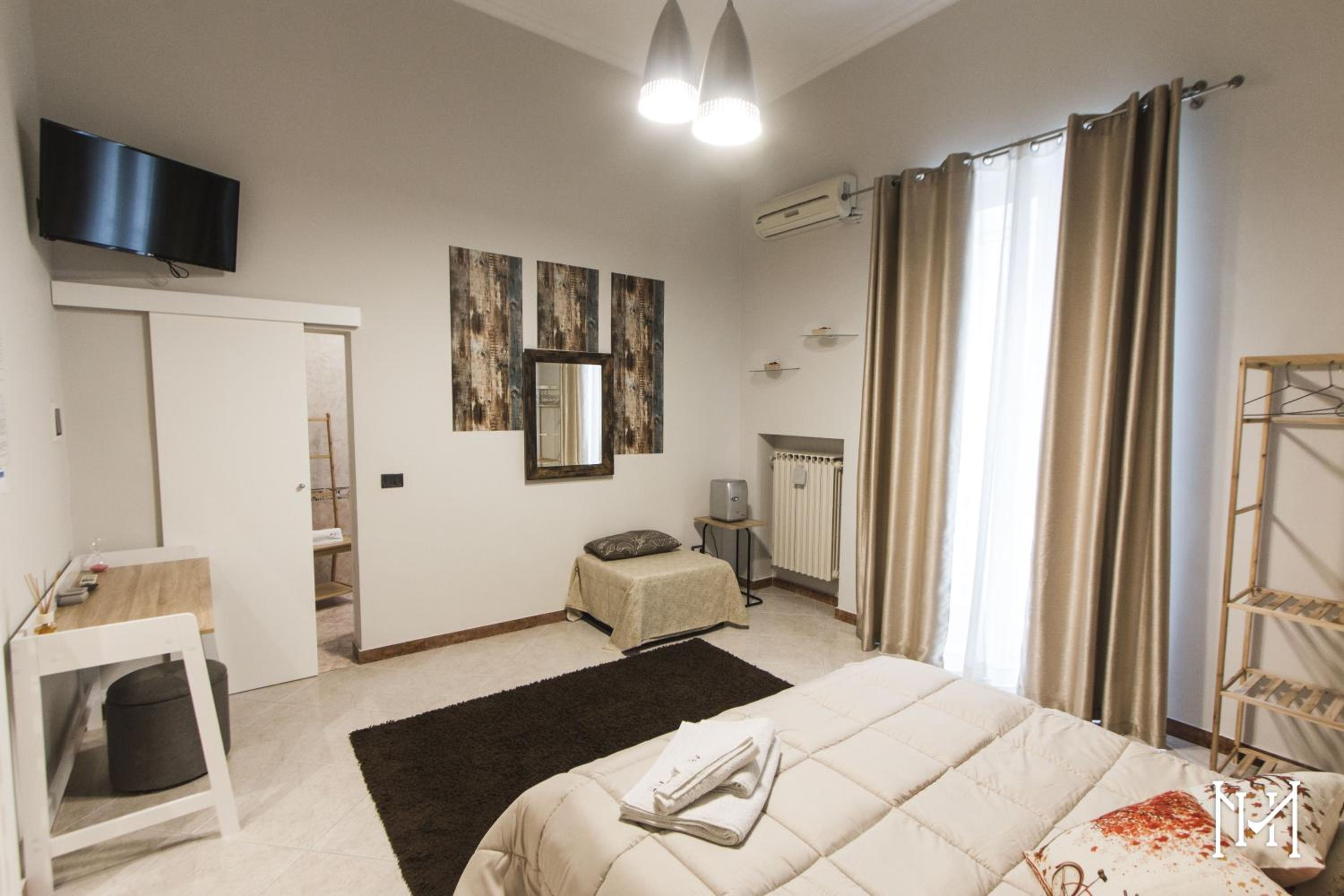 Double Room with Balcony (3 Adults) - Photo 23