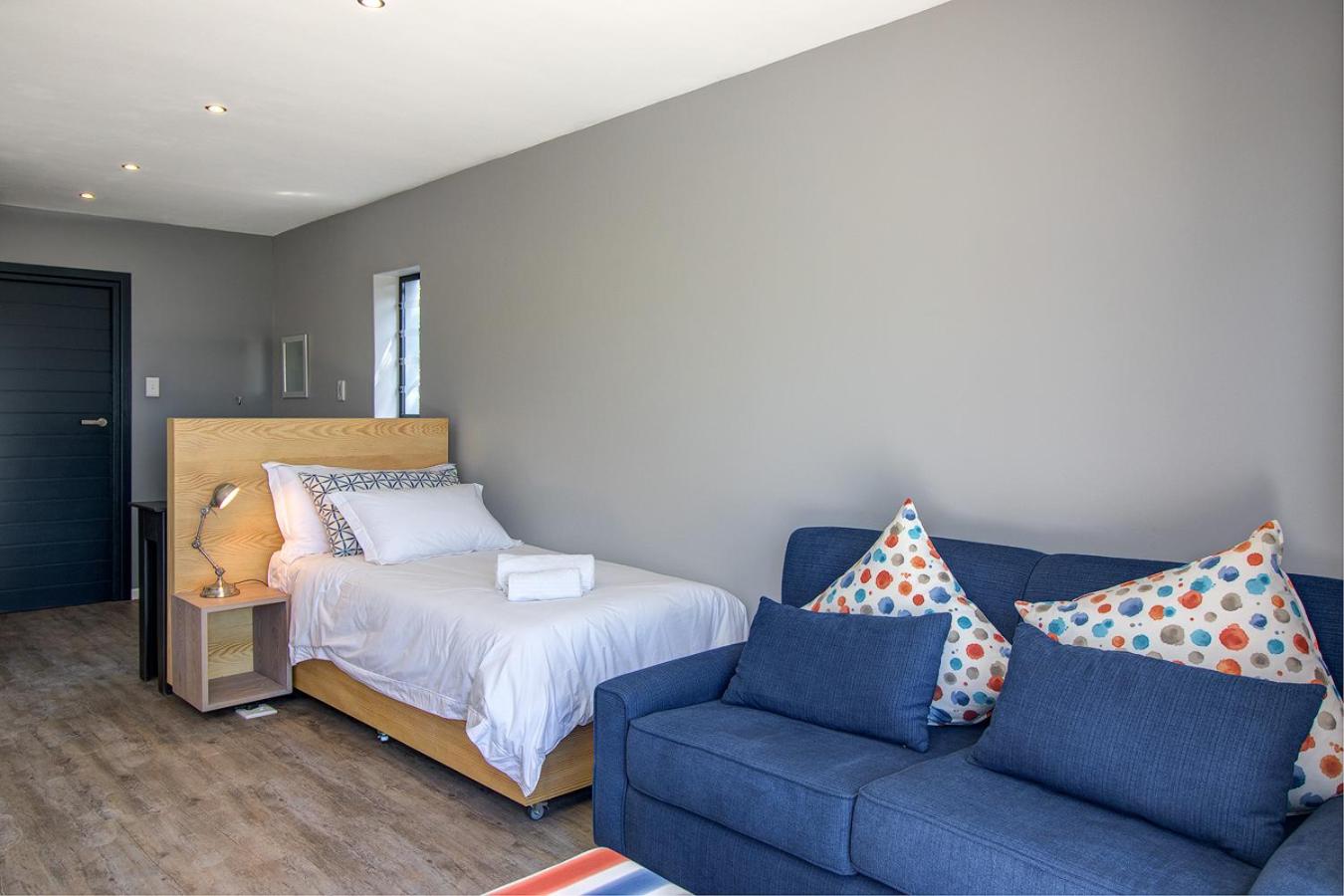 Luxury King Room - Photo 3