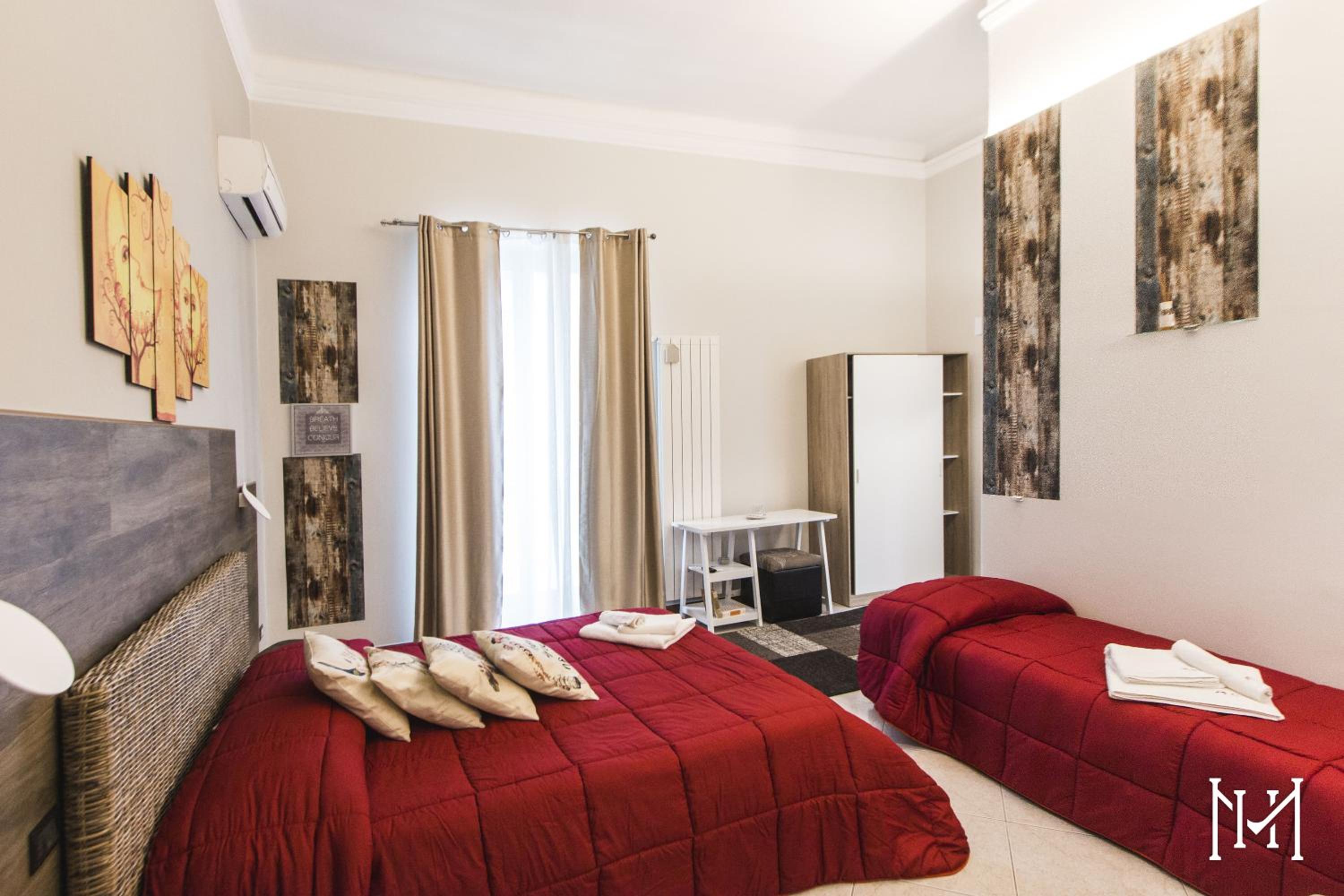 Deluxe Room (2 Adults + 1 Child) - Photo 1