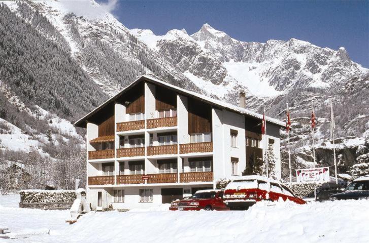 Two-Bedroom Apartment with Balcony photo 3