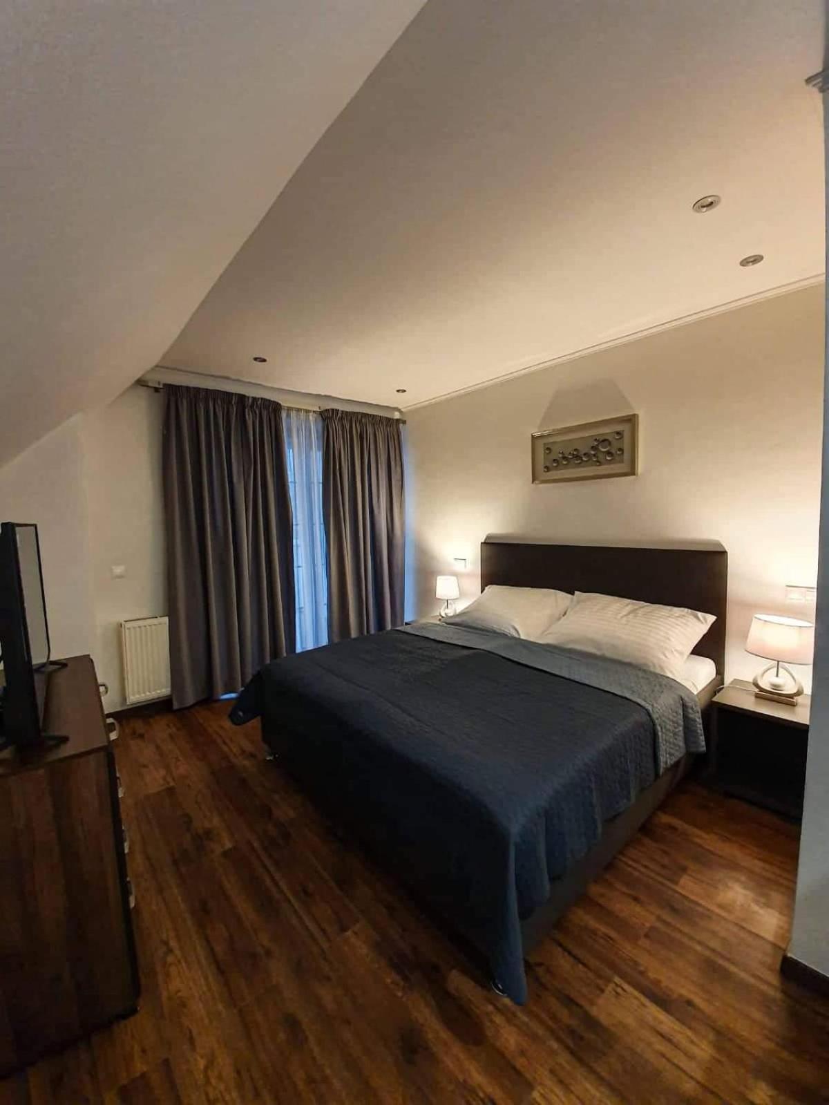 Double Room with Balcony - Photo 17