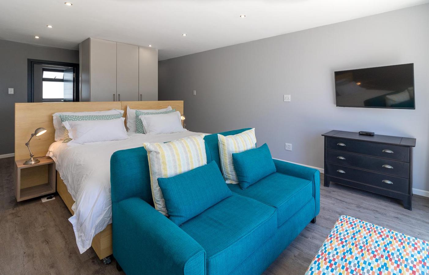 Luxury King Room - Photo 2