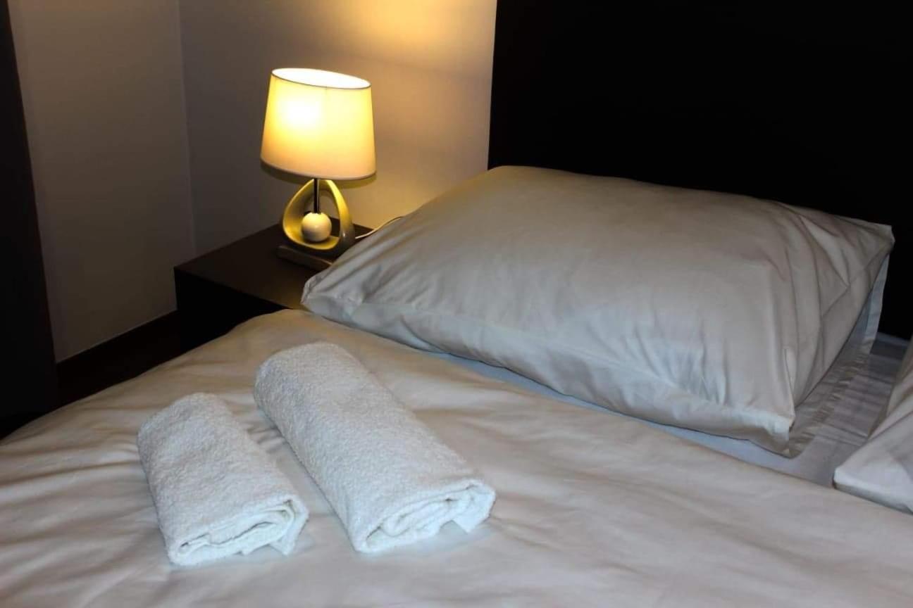 Double Room with Balcony - Photo 3
