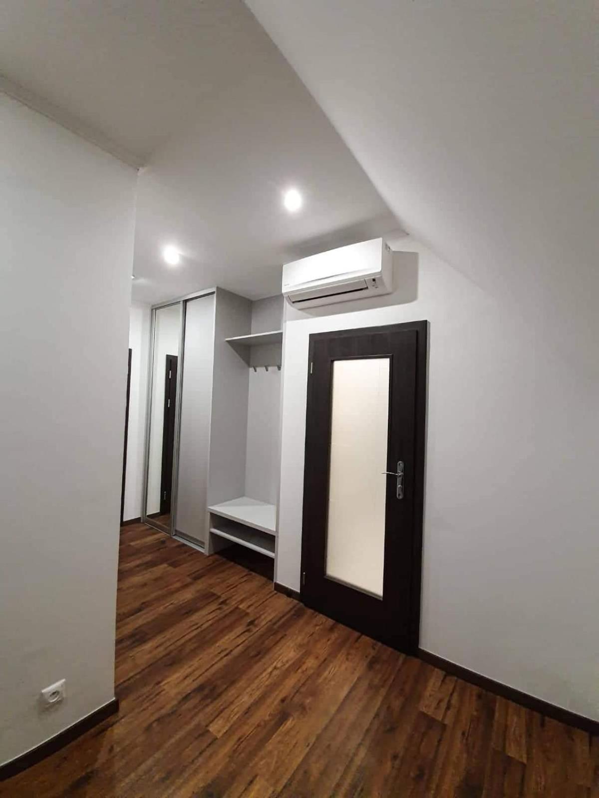 Double Room with Balcony - Photo 9