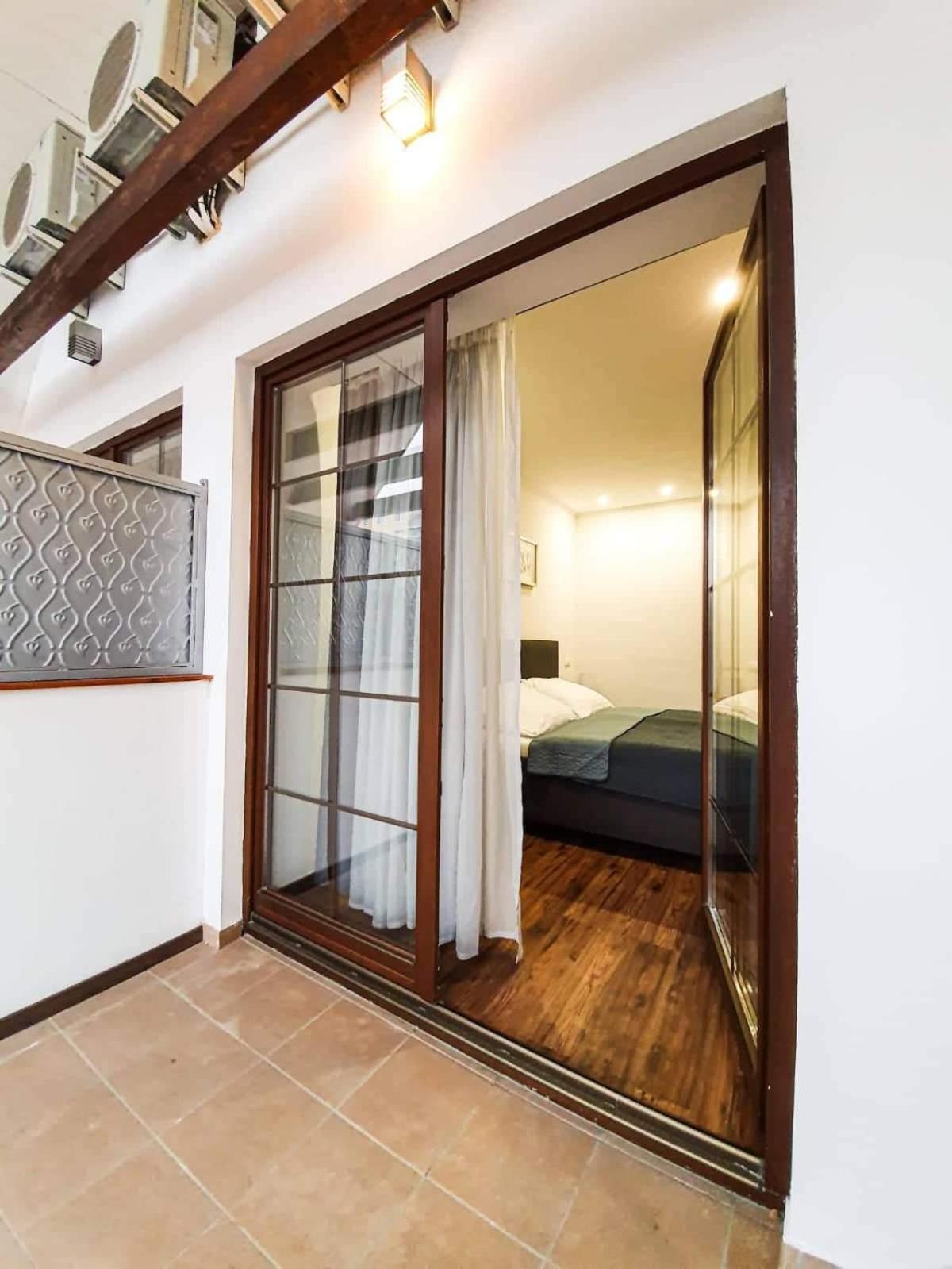 Double Room with Balcony - Photo 2