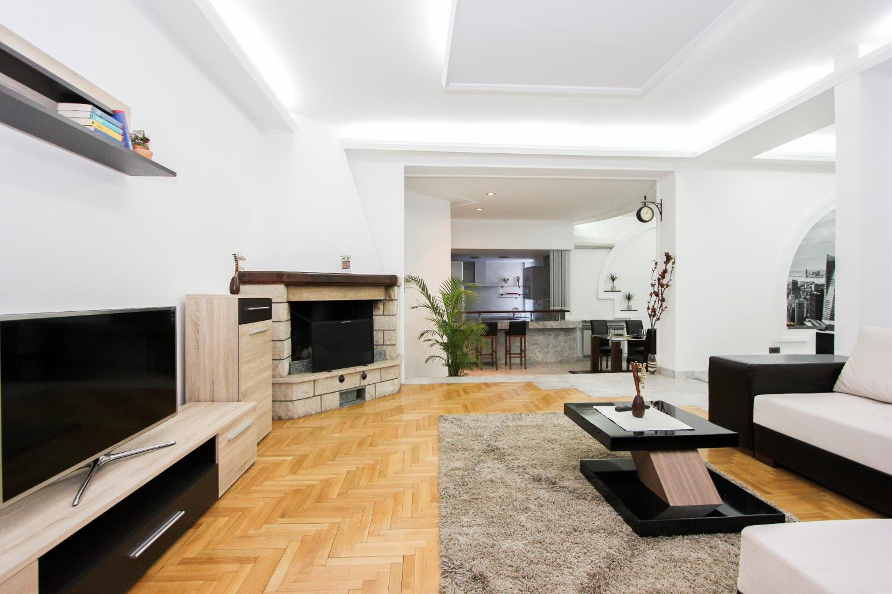 Deluxe Two-Bedroom Apartment With Fireplace