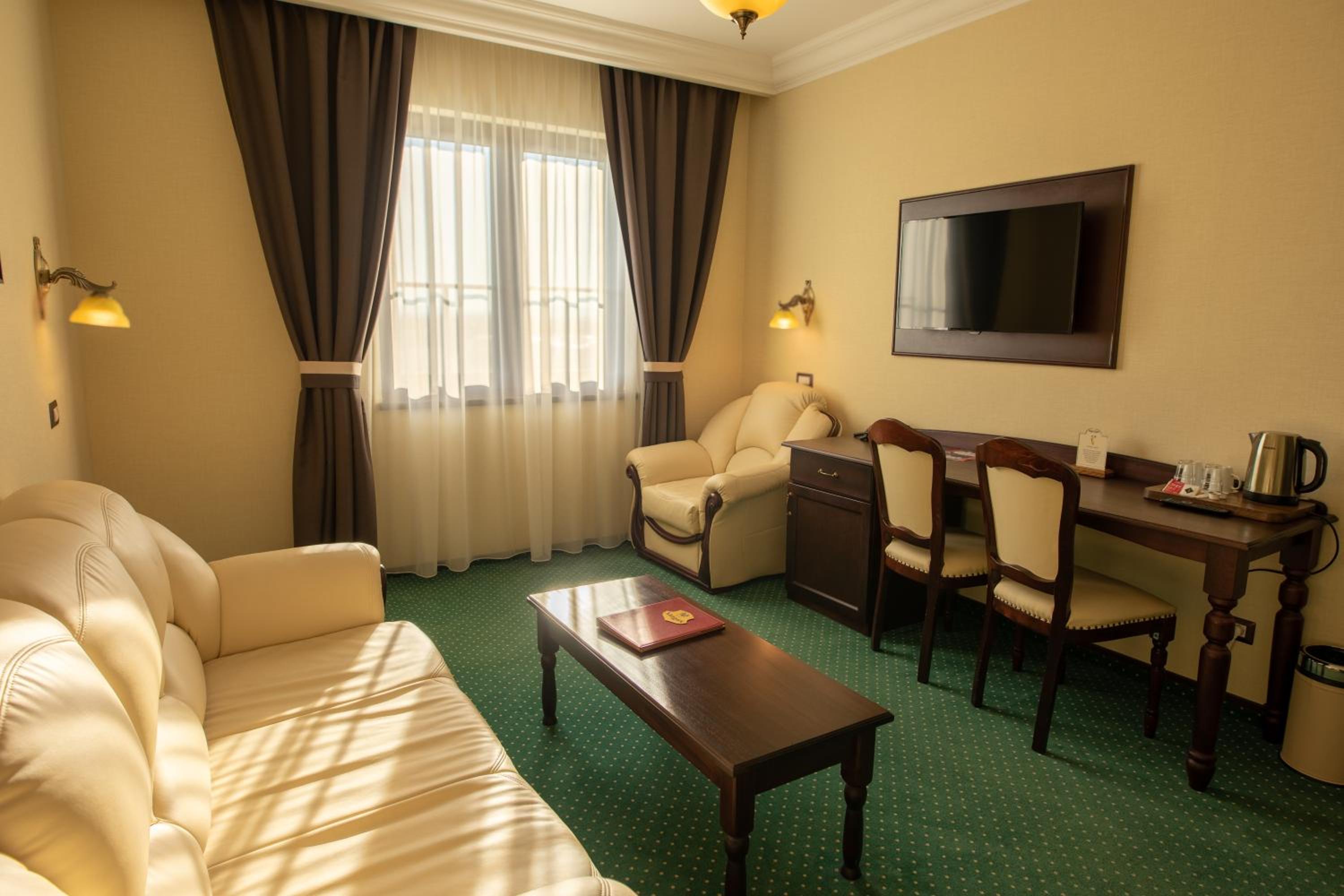 Suite with Balcony photo 1