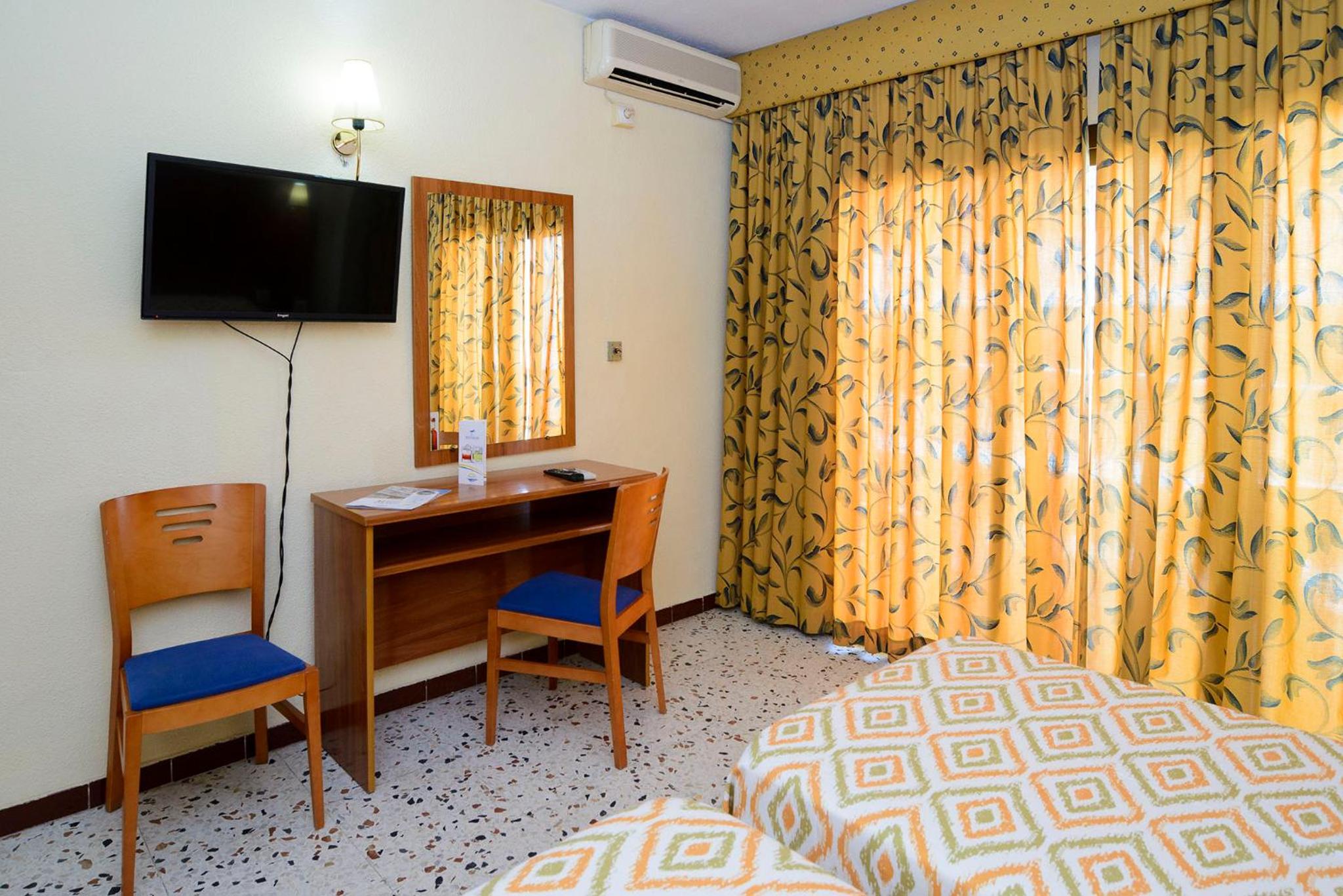 Twin Room - Photo 1
