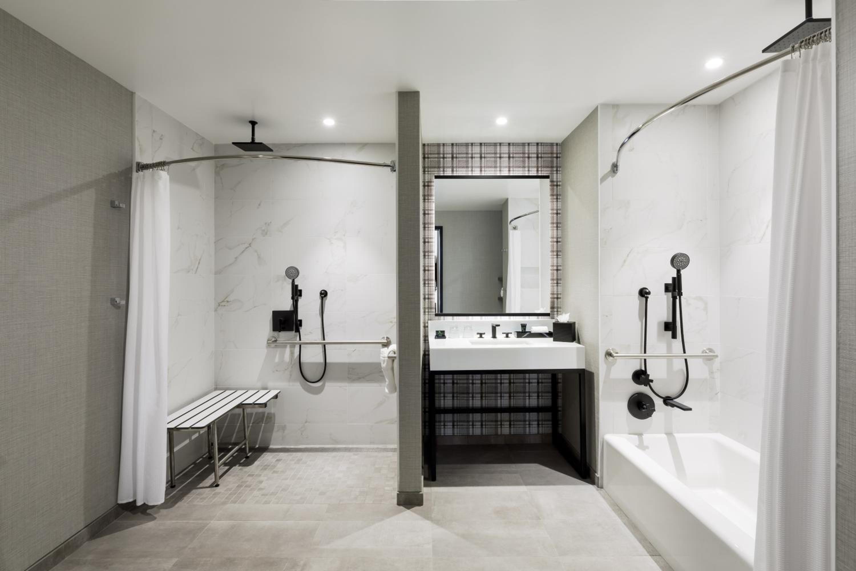 King Room with Accessible Tub - Disability Access - Photo 2