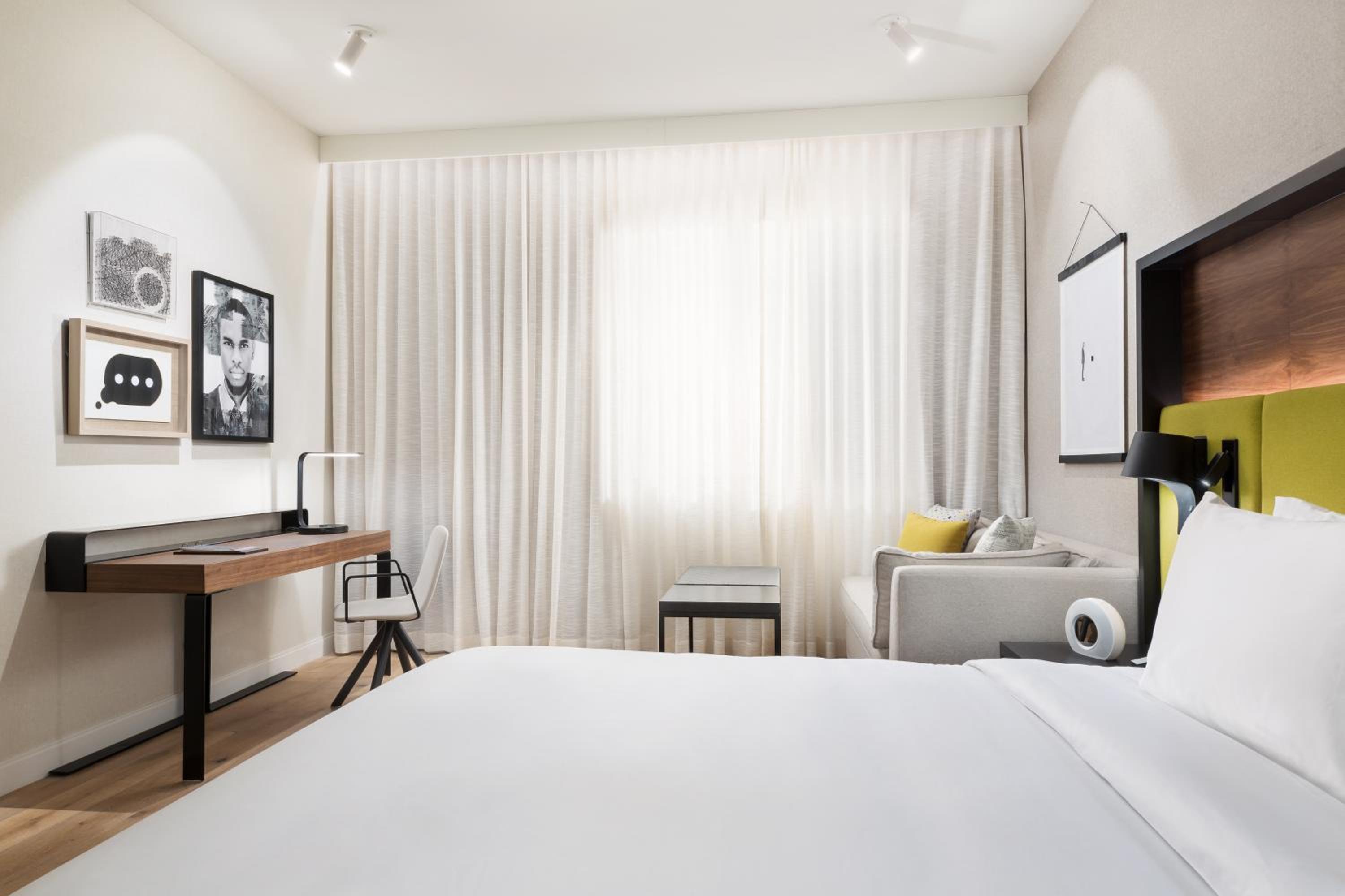 King Room with Sofa Bed - Photo 10