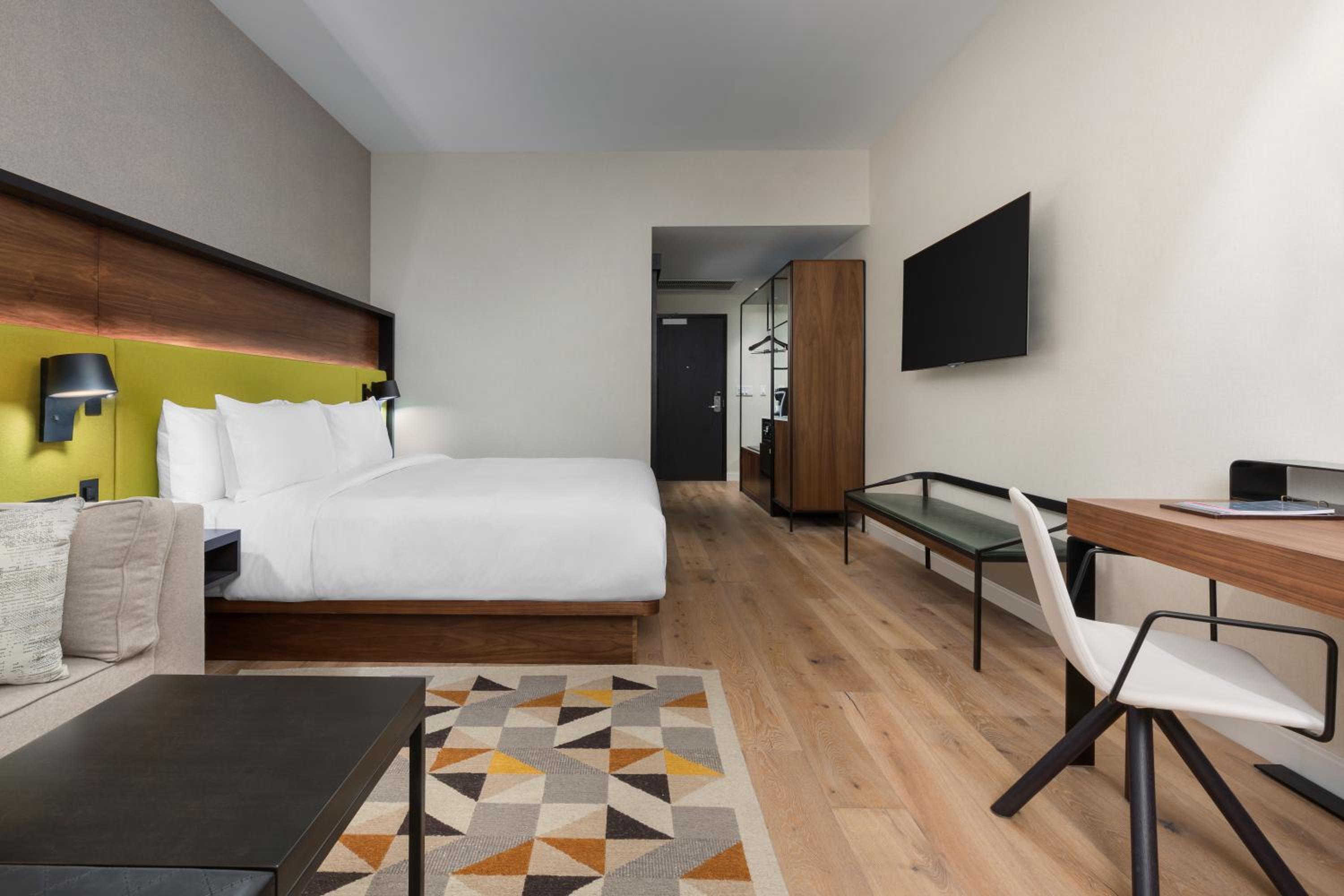 King Room with Accessible Shower - Disability Access photo 3