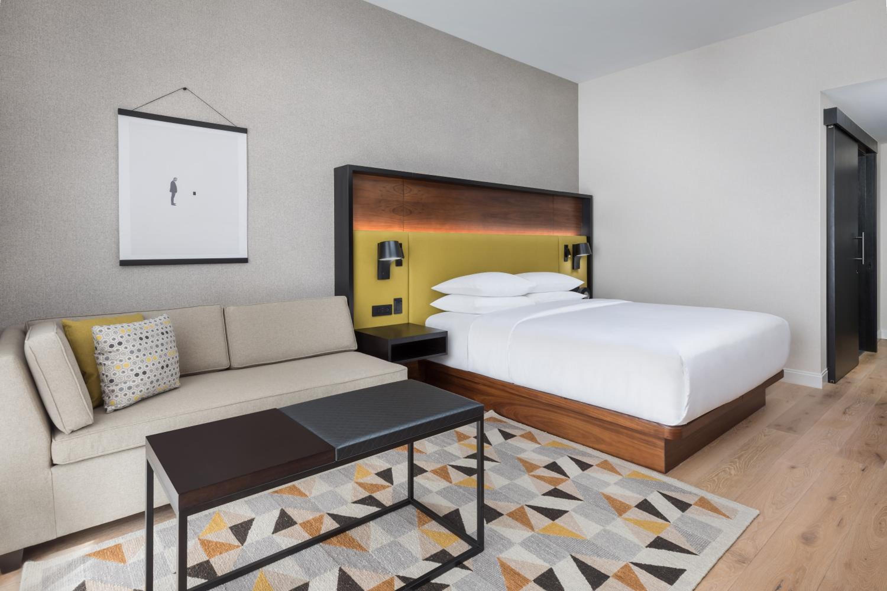 King Room with Sofa Bed - Photo 12
