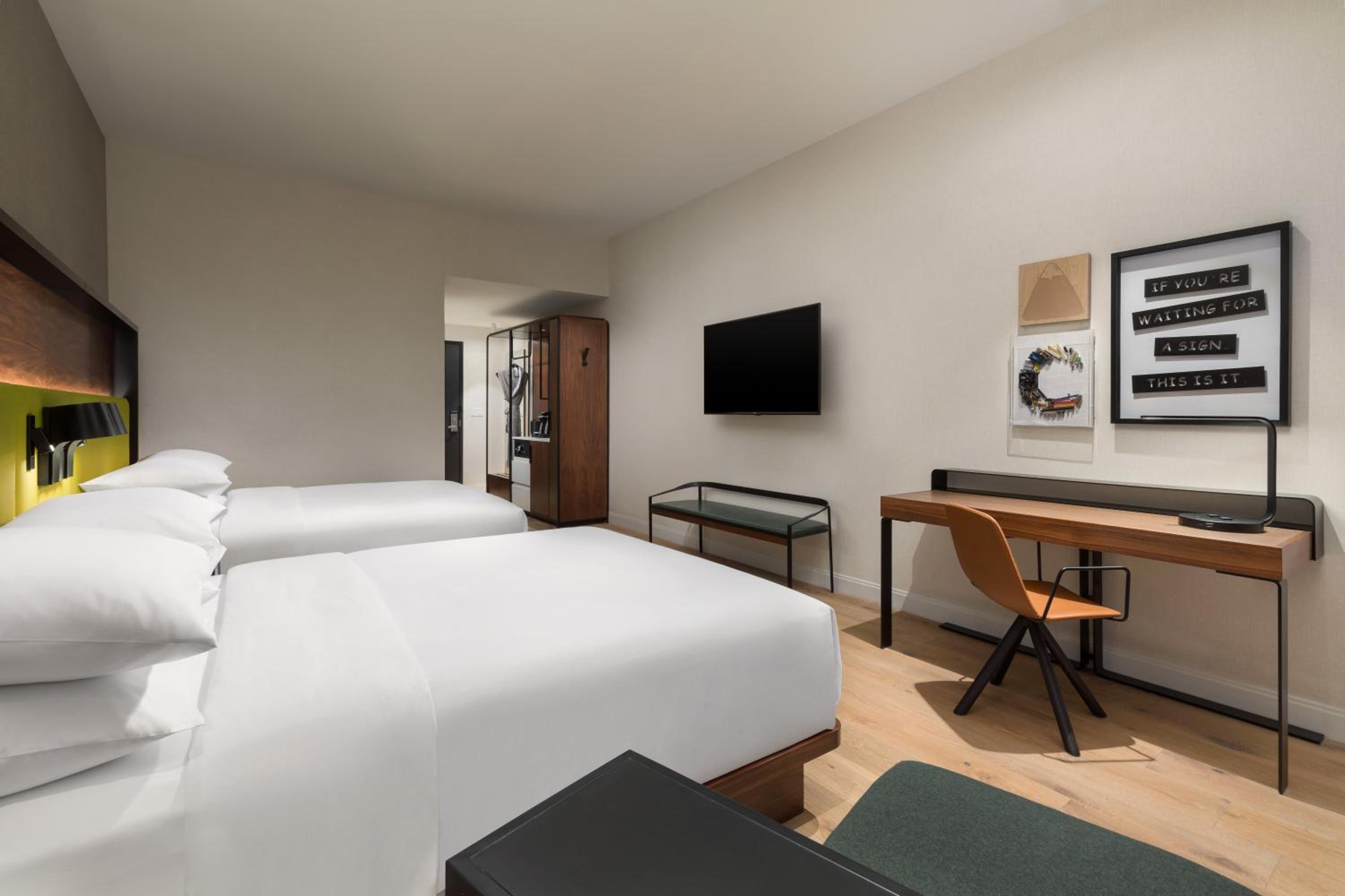 Queen Room with Two Queen Beds - Photo 8