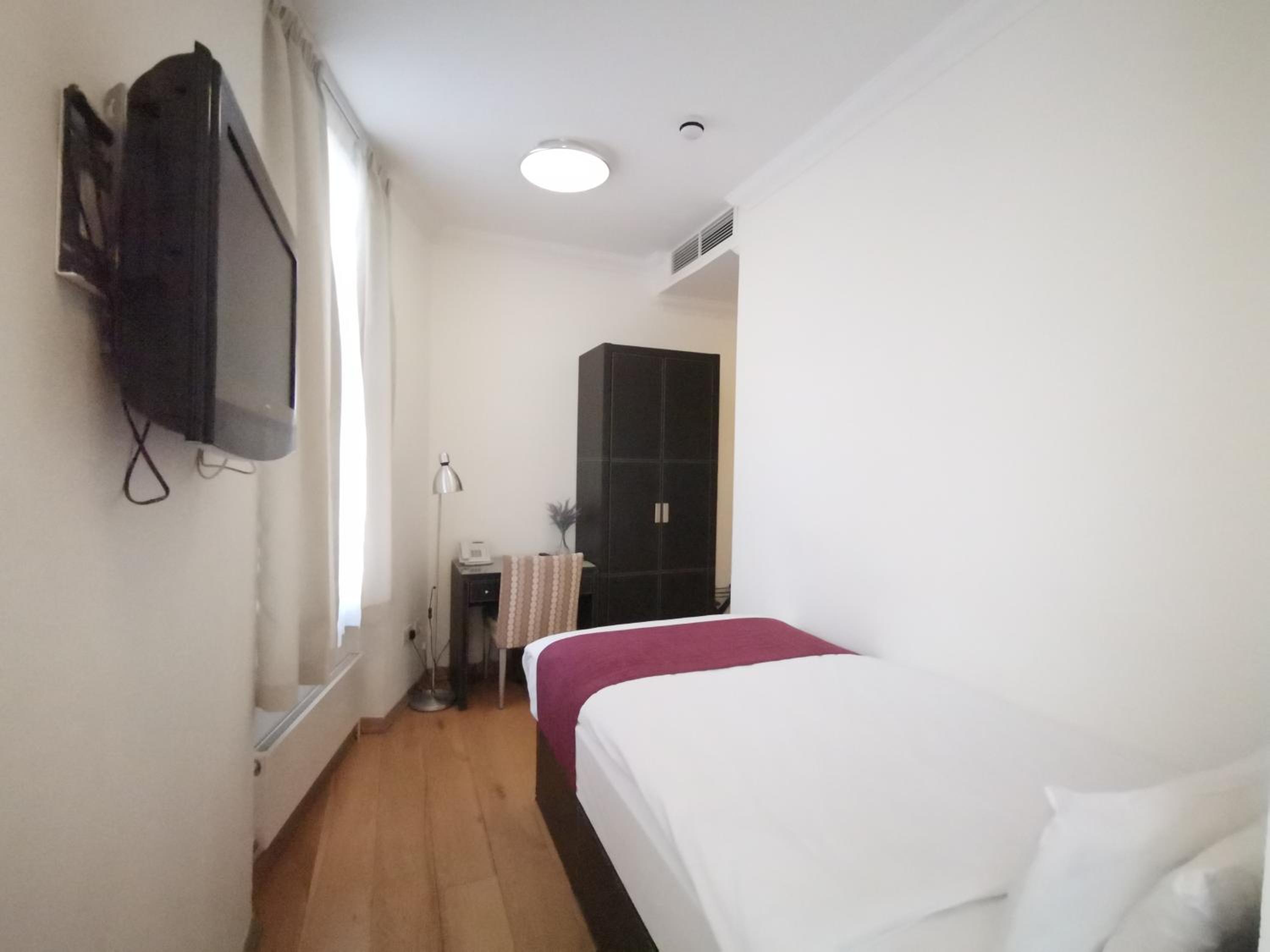 Single Room photo 2