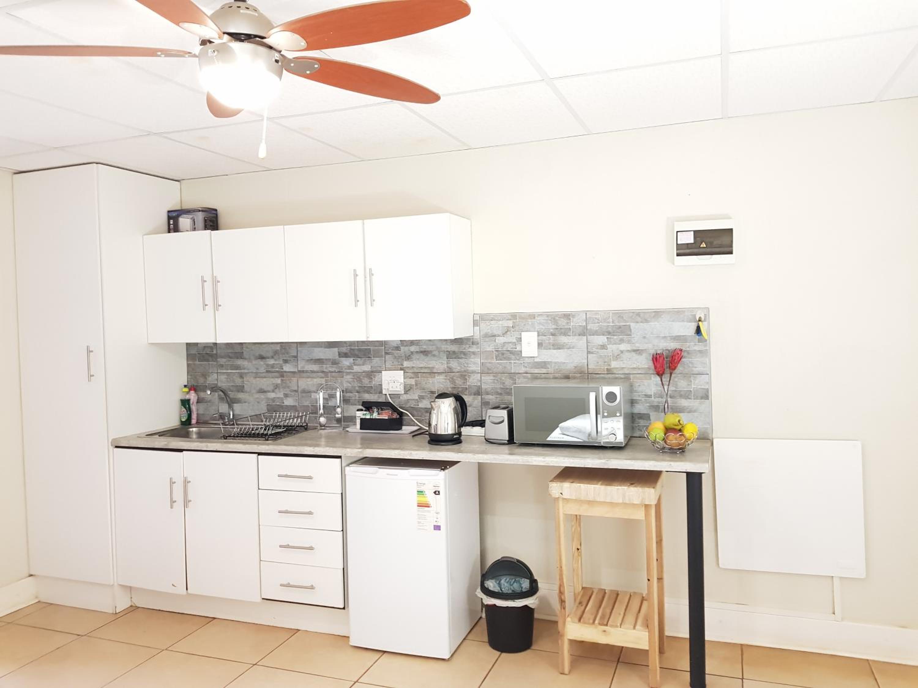 One-Bedroom Apartment - Photo 6