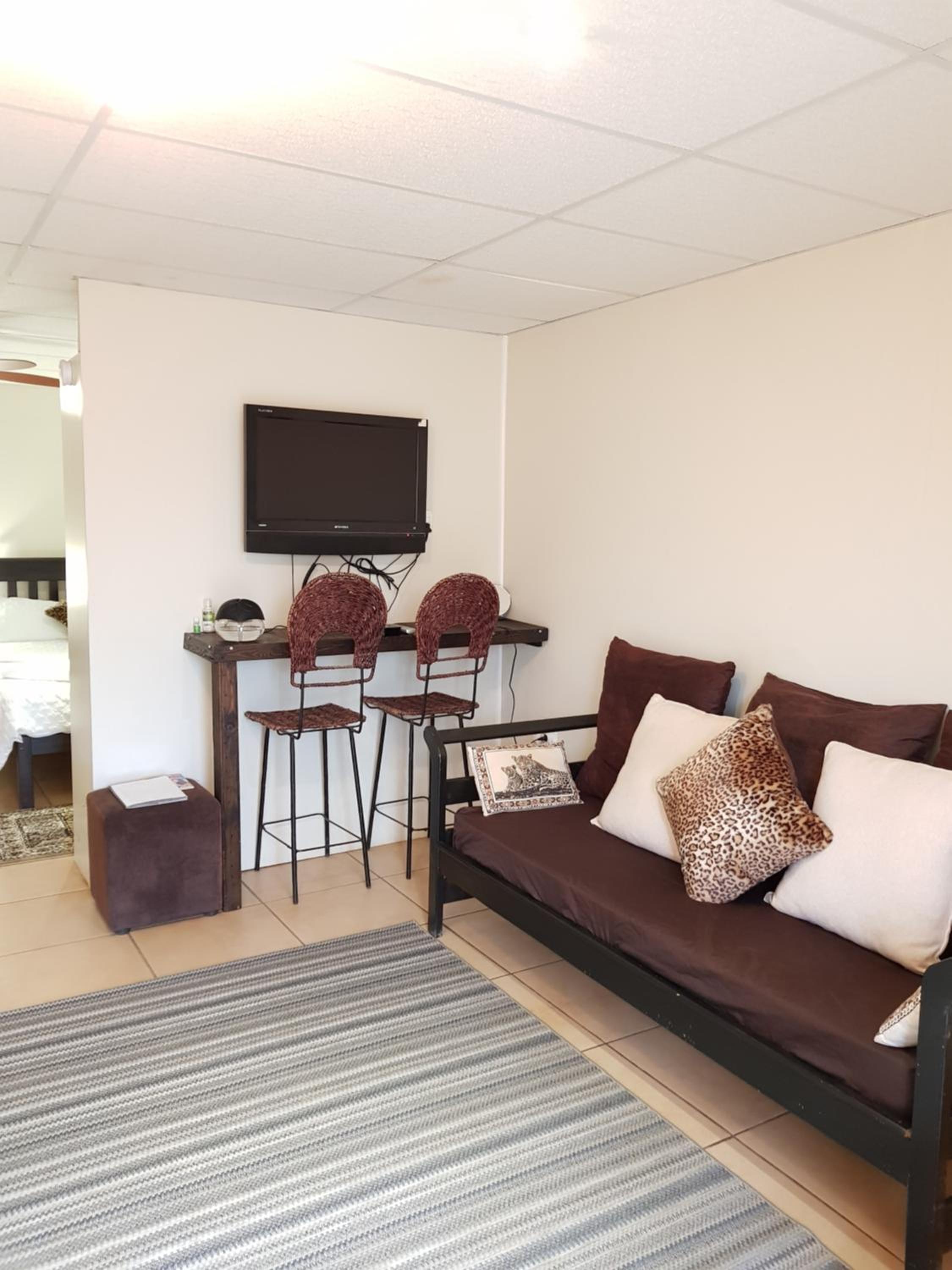 One-Bedroom Apartment - Photo 7