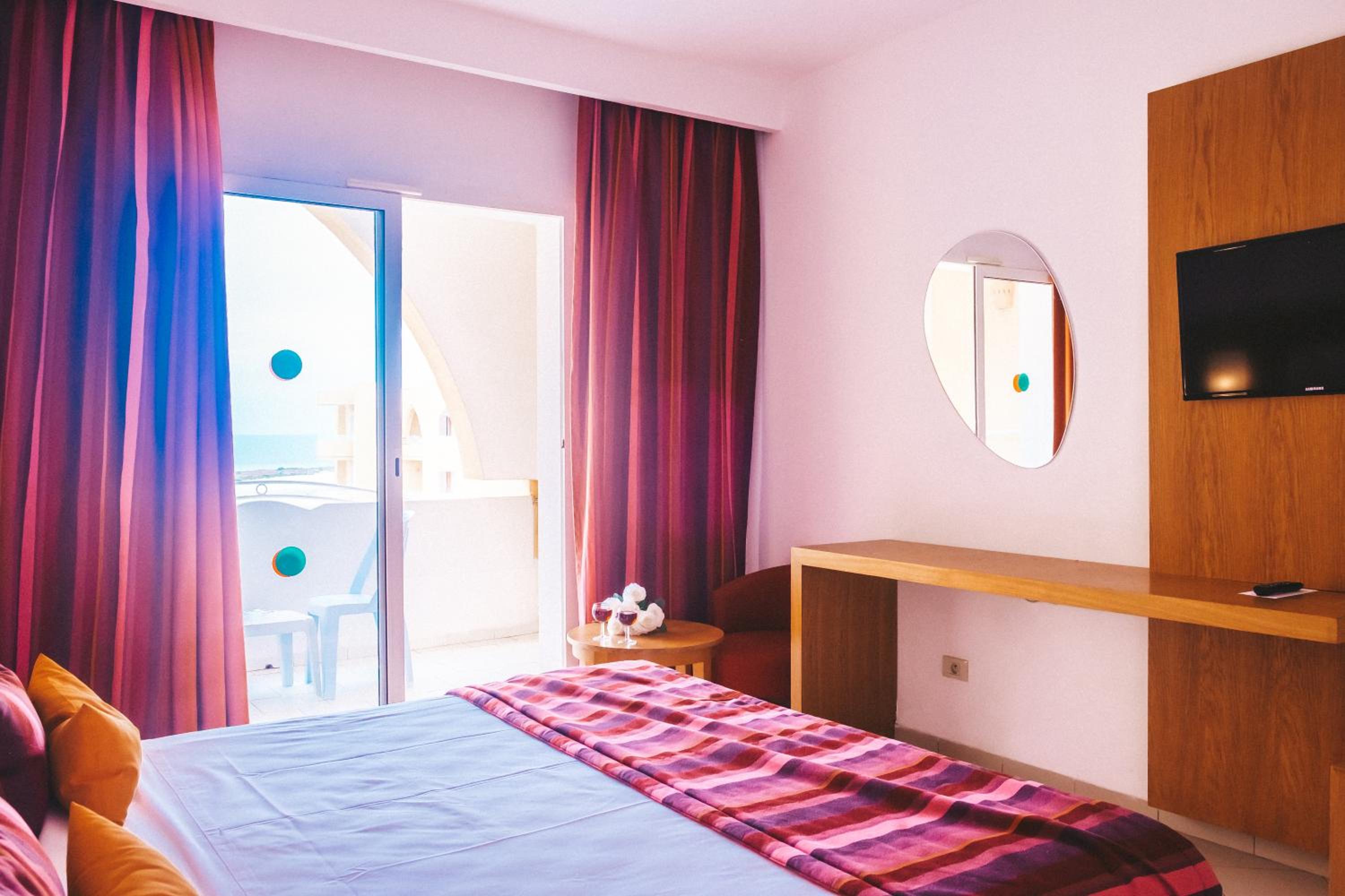Standard Double or Twin Room - Photo 14