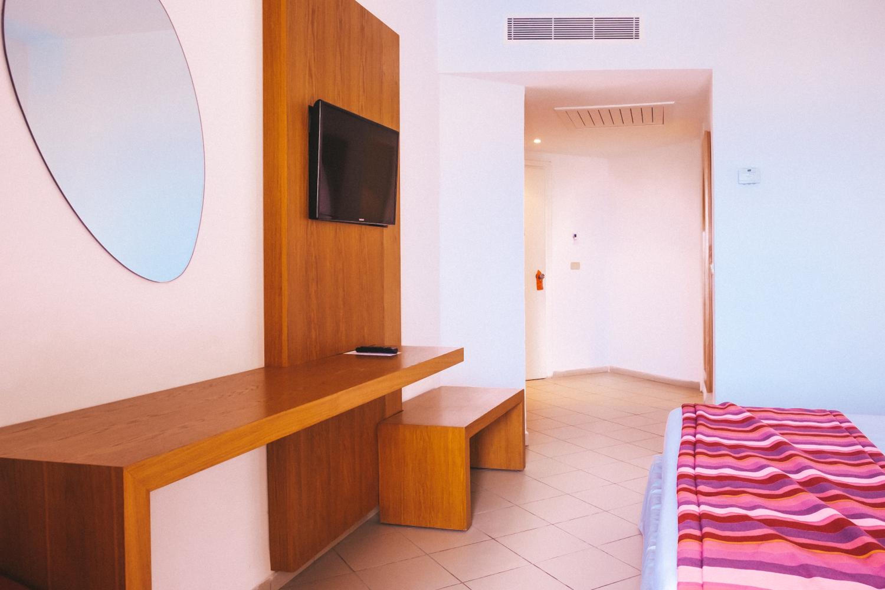 Standard Double or Twin Room - Photo 10