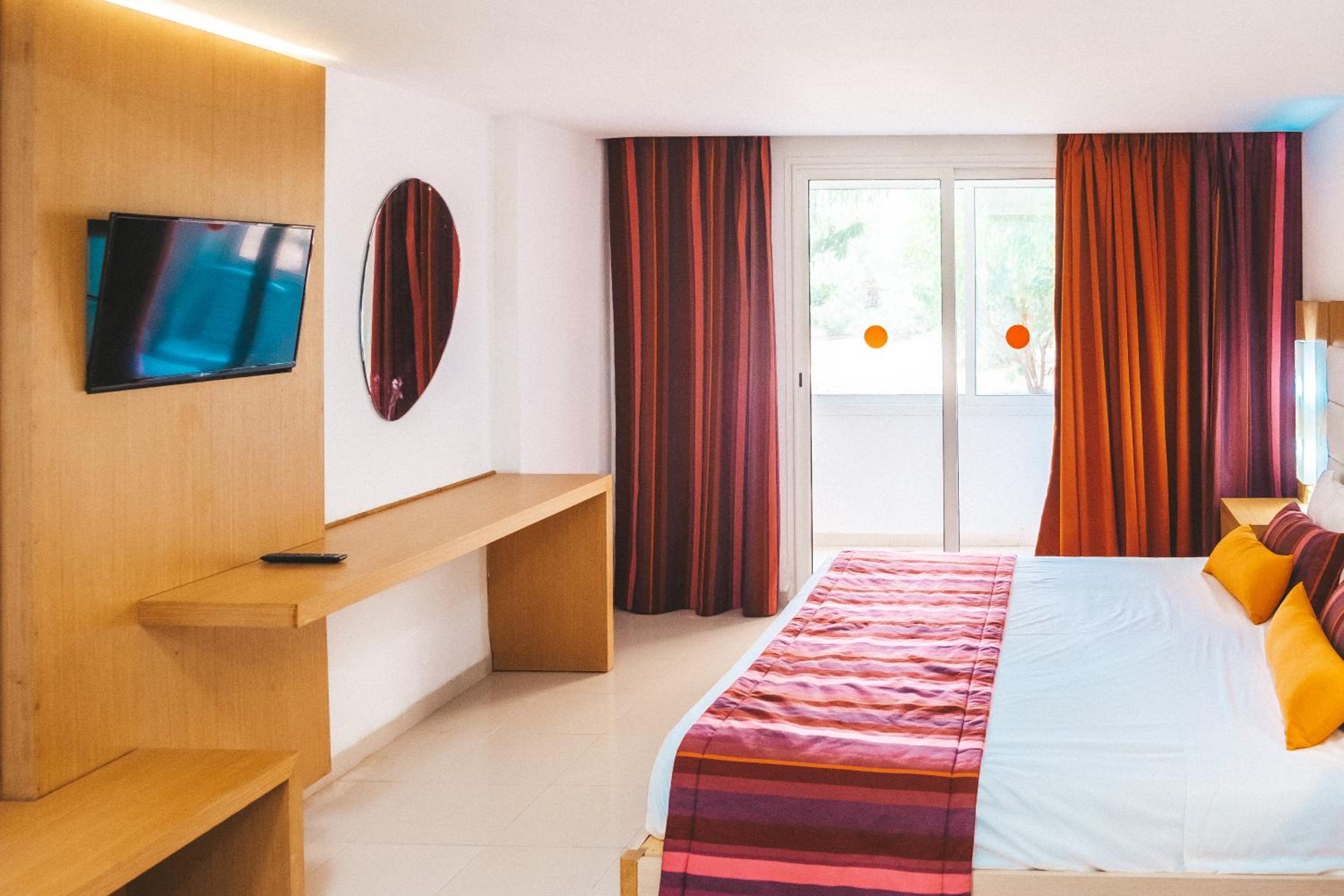 Standard Double or Twin Room - Photo 11