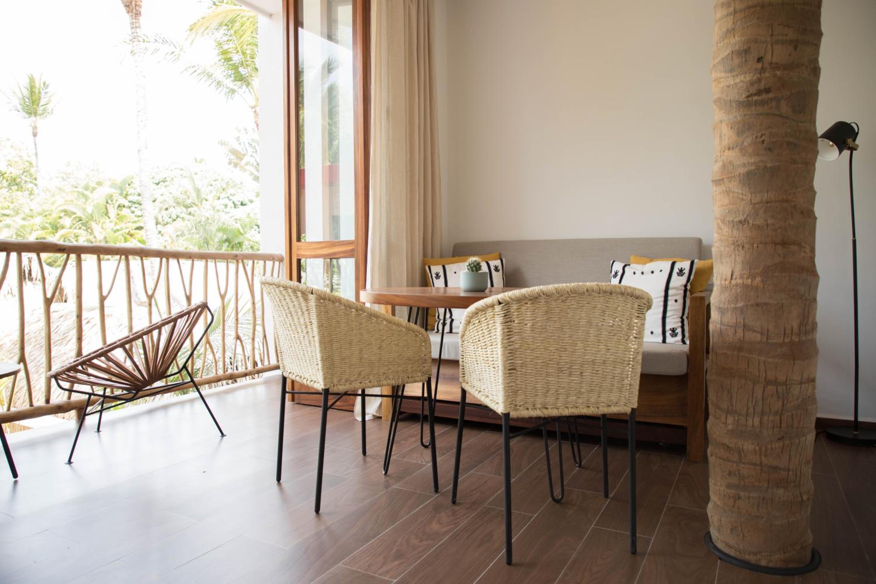 King Suite with Balcony - Photo 3