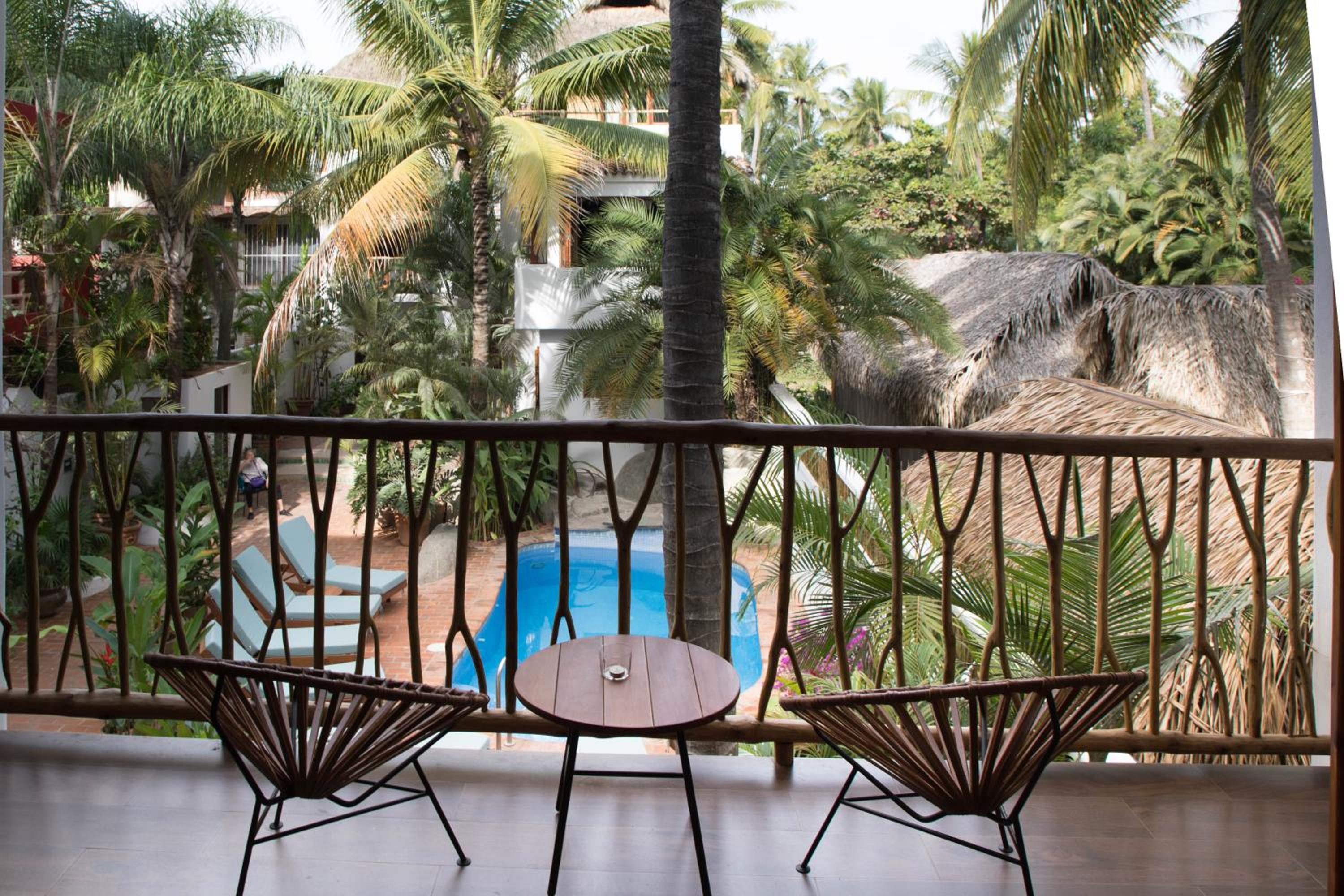 King Suite with Balcony - Photo 6