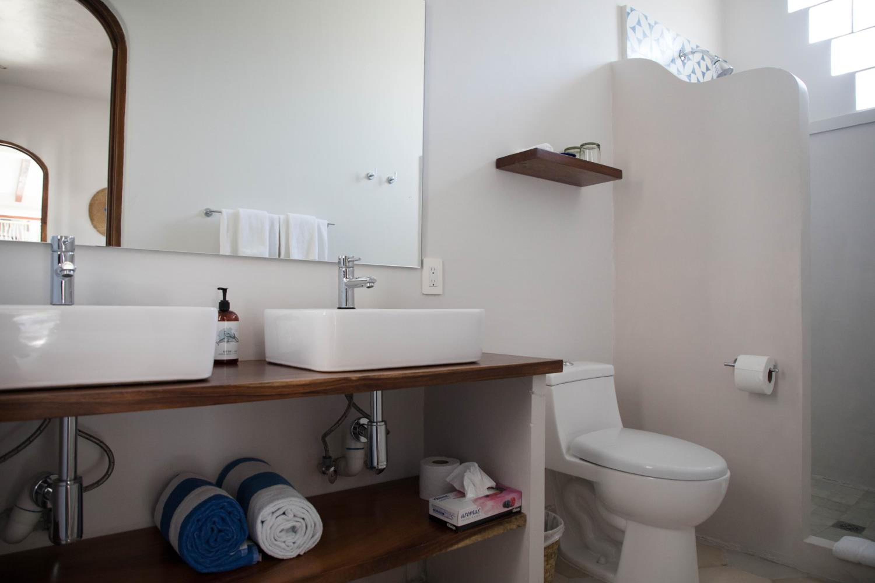 Deluxe Suite - Photo 3