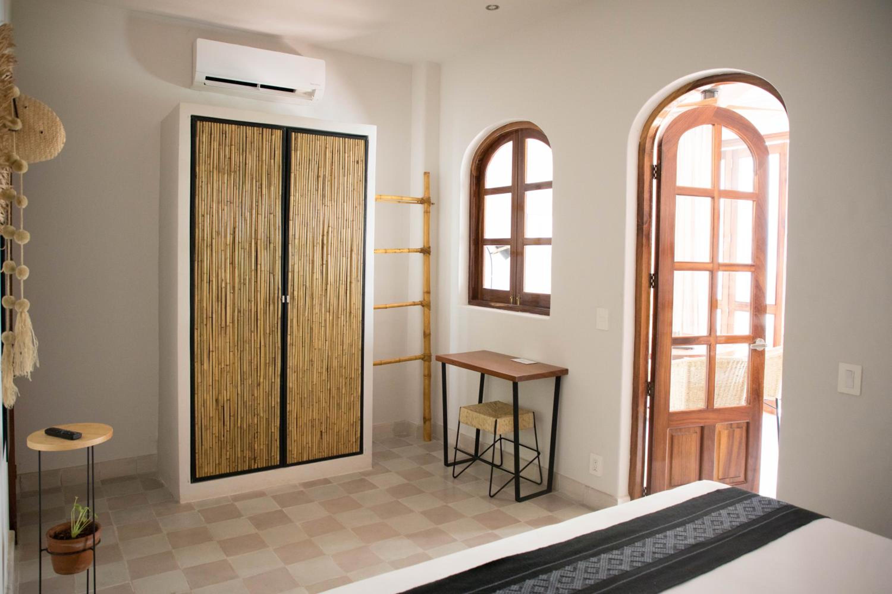 Standard Suite - Photo 2