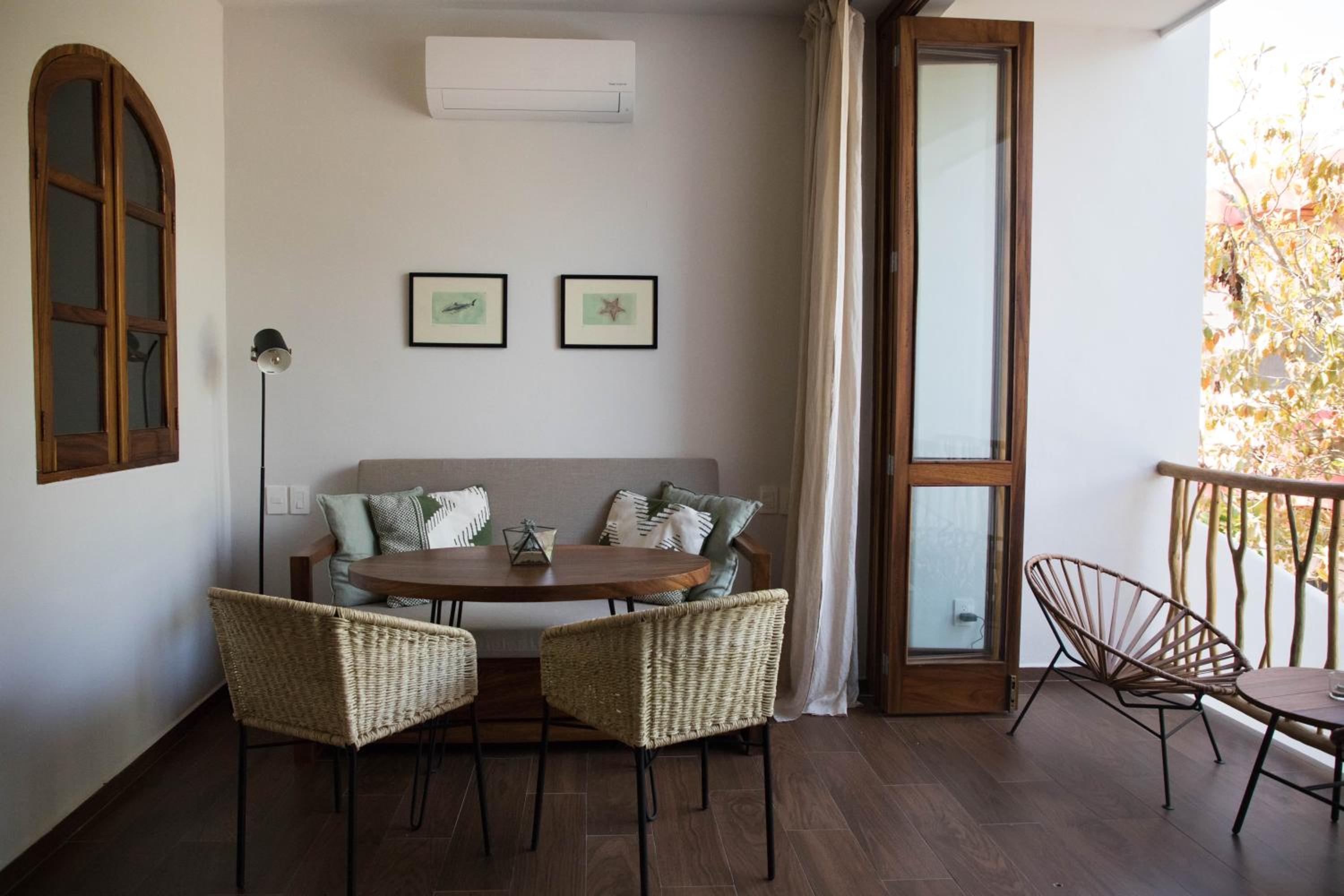 Suite with Balcony - Photo 3