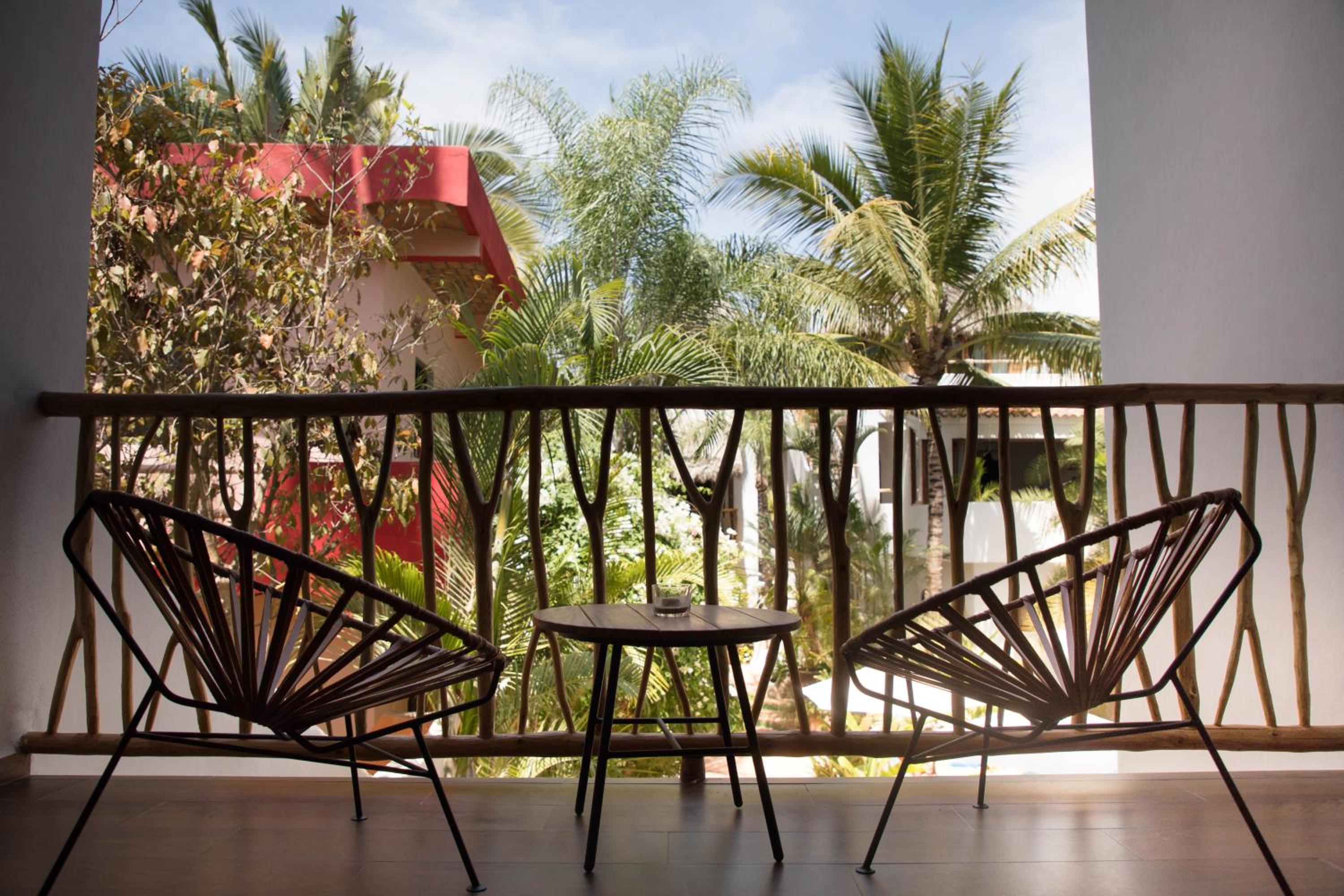 Suite with Balcony - Photo 6