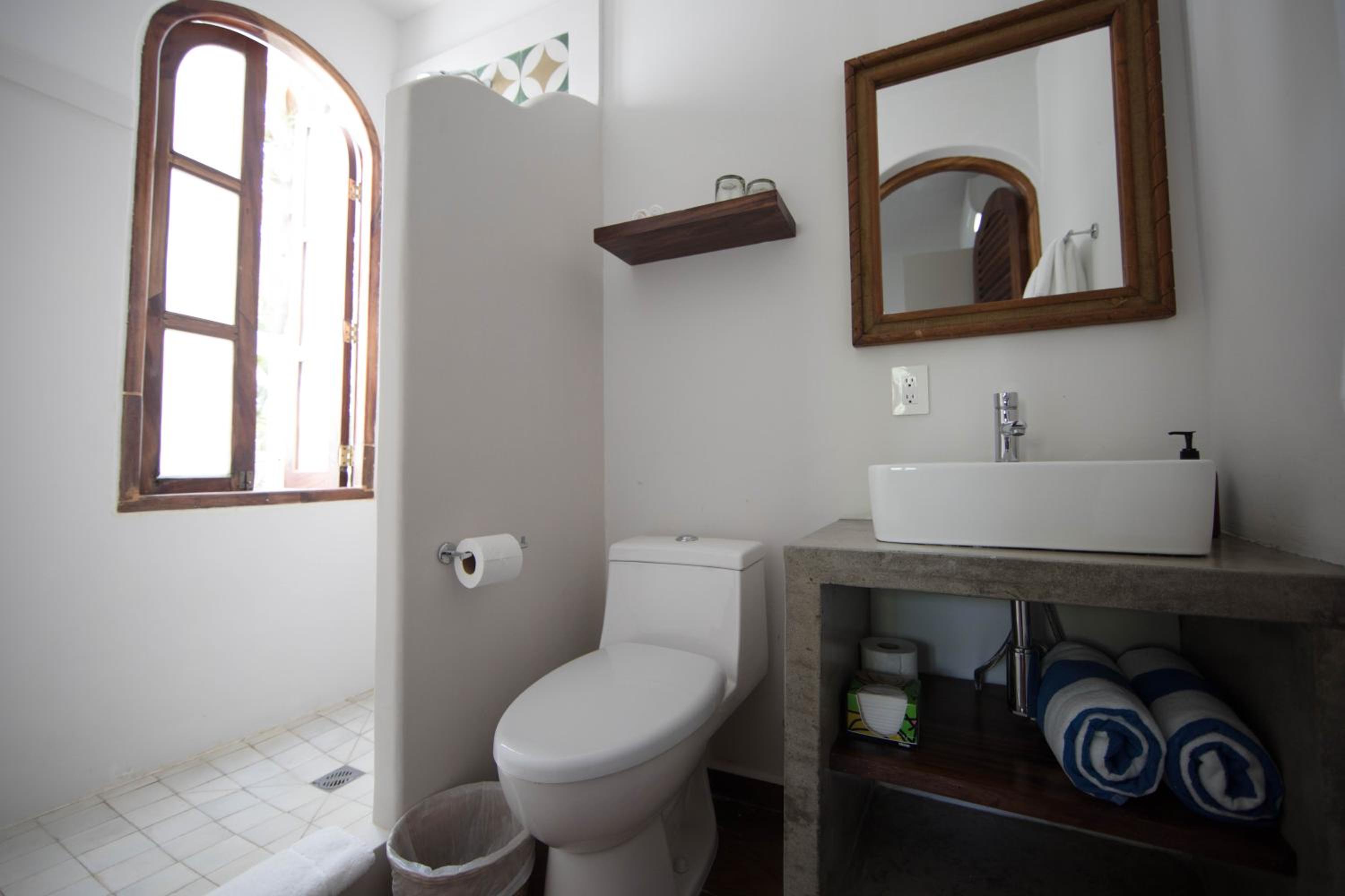Suite with Balcony - Photo 5
