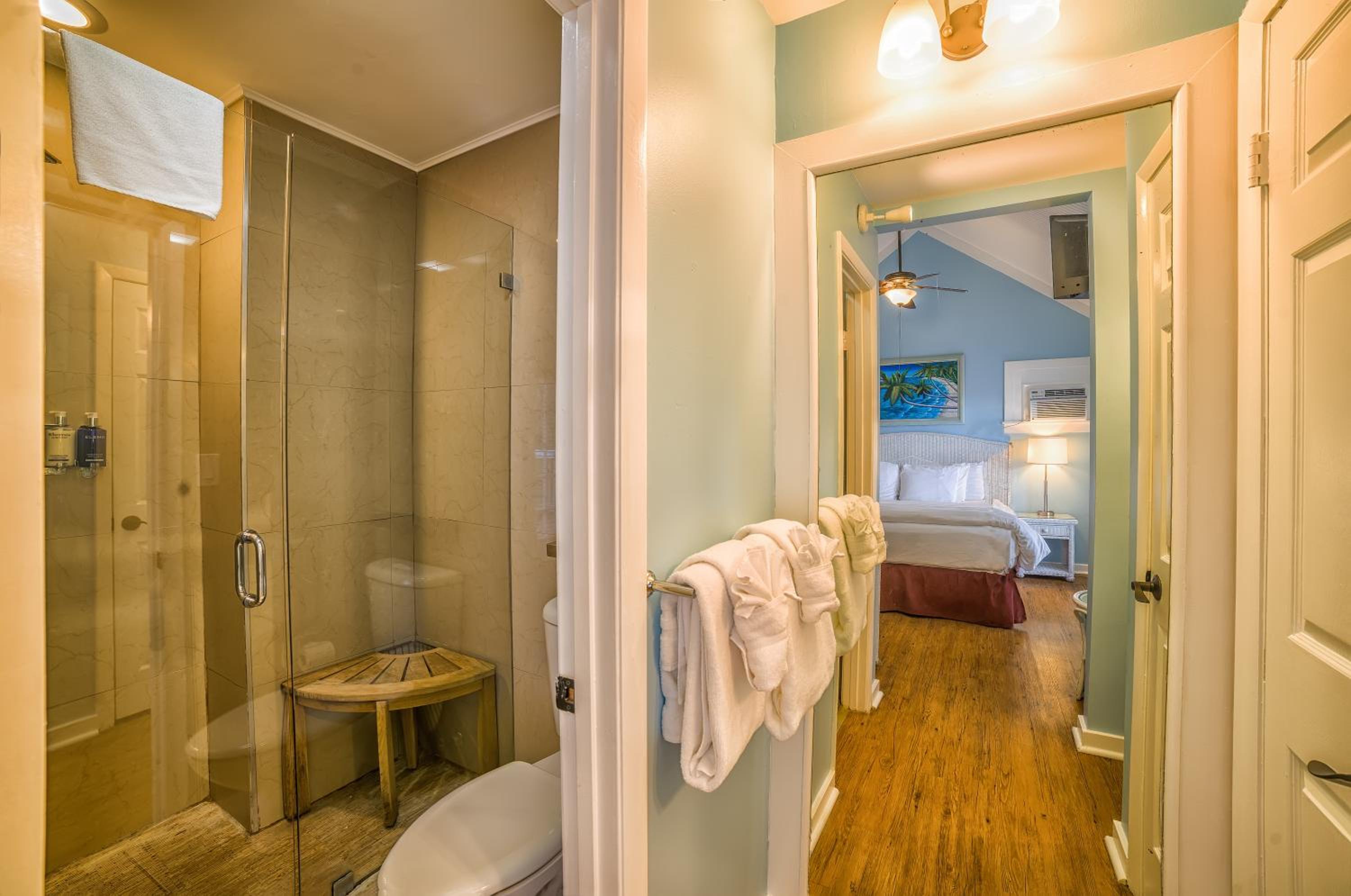Deluxe King Room with Terrace photo 2