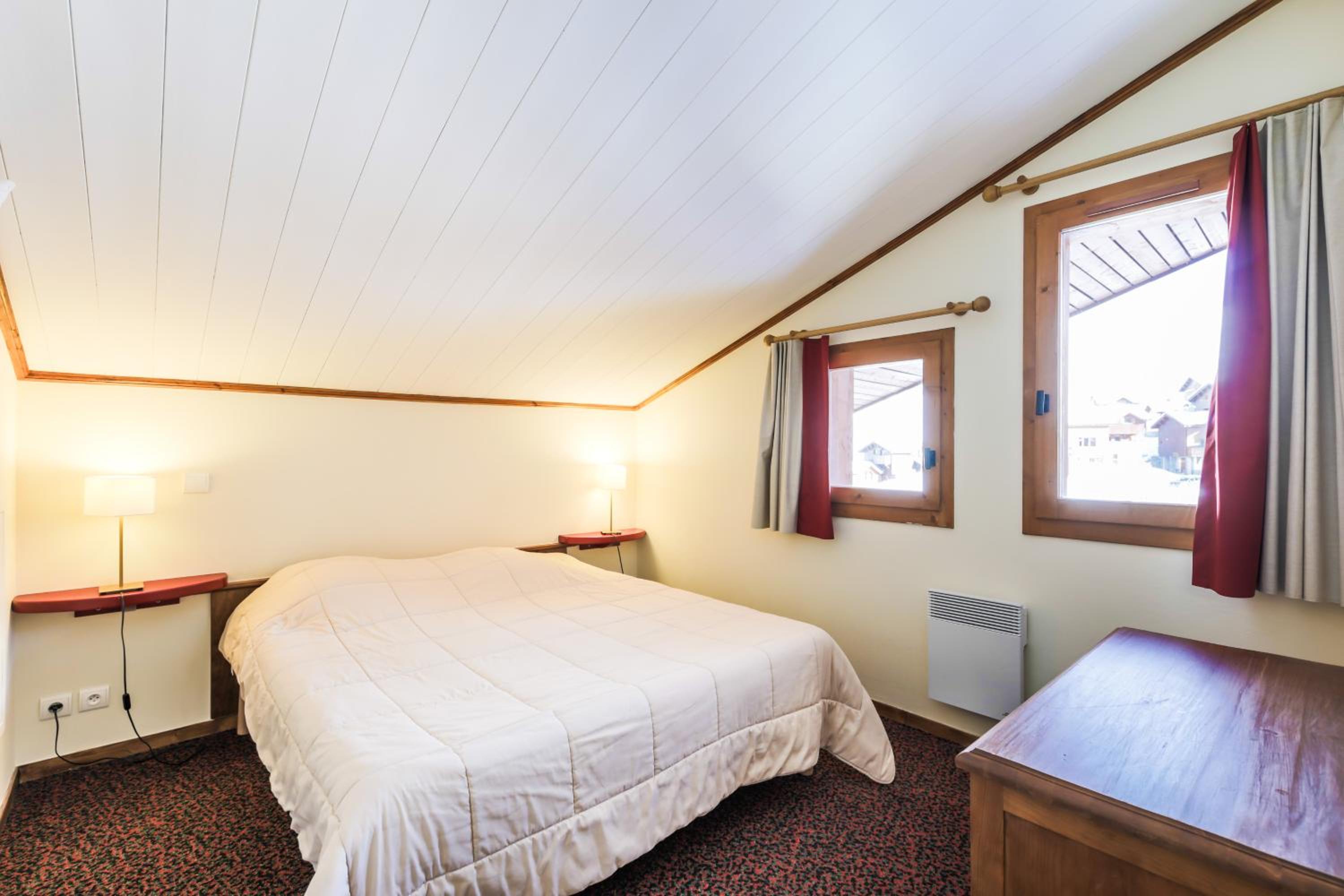 Select Two-Bedroom Apartment (7 People) photo 2