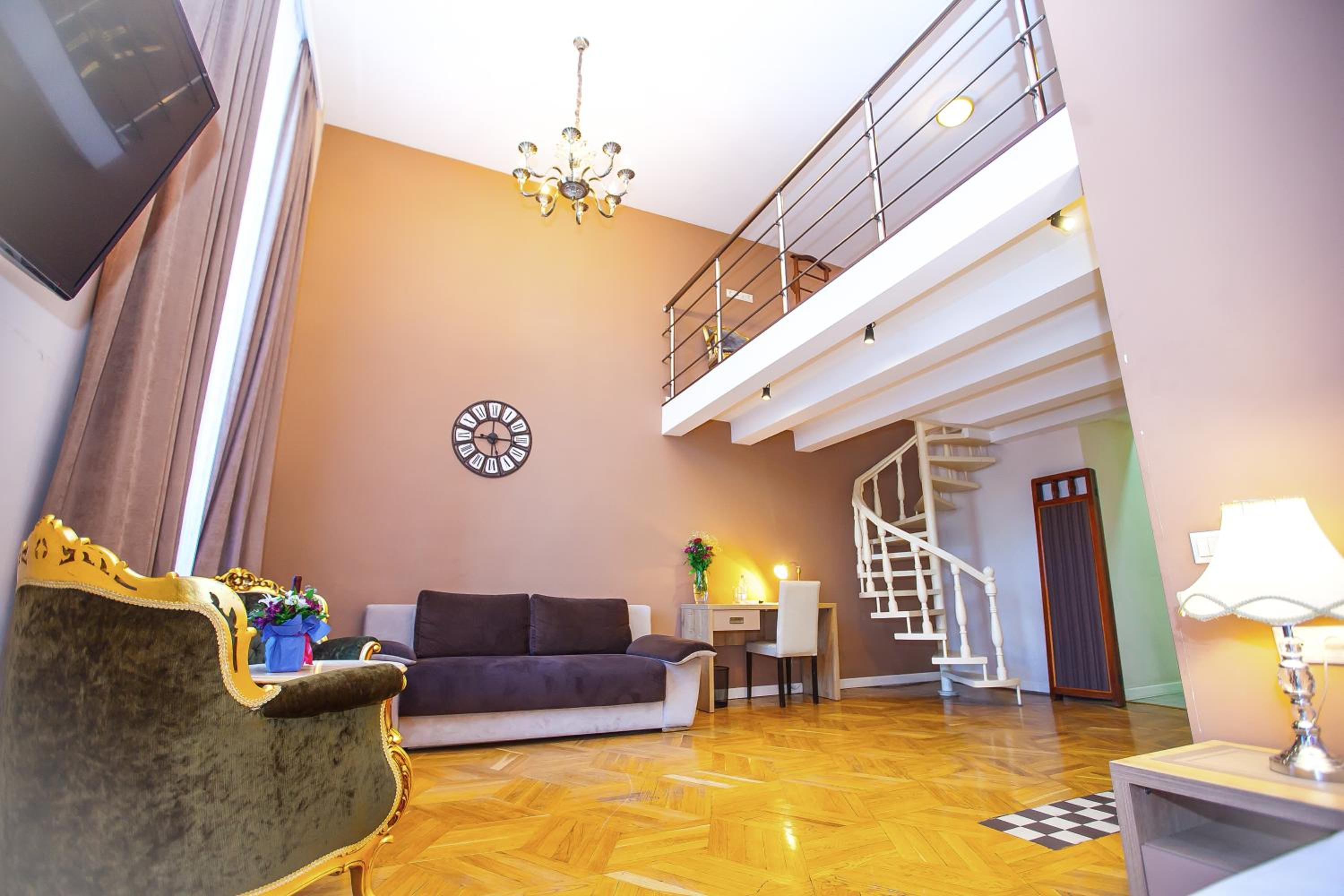 Apartment with Balcony photo 3