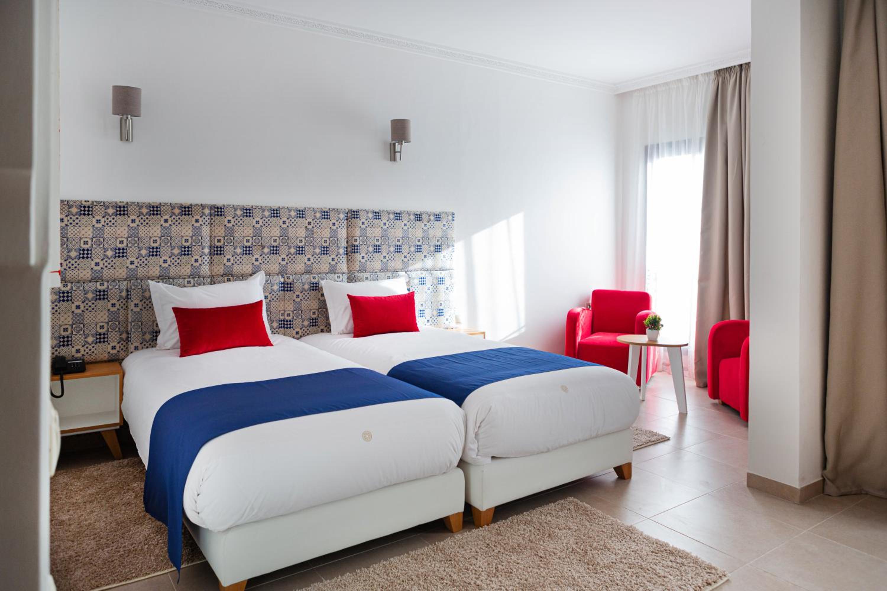 Deluxe Double Room - Photo 9