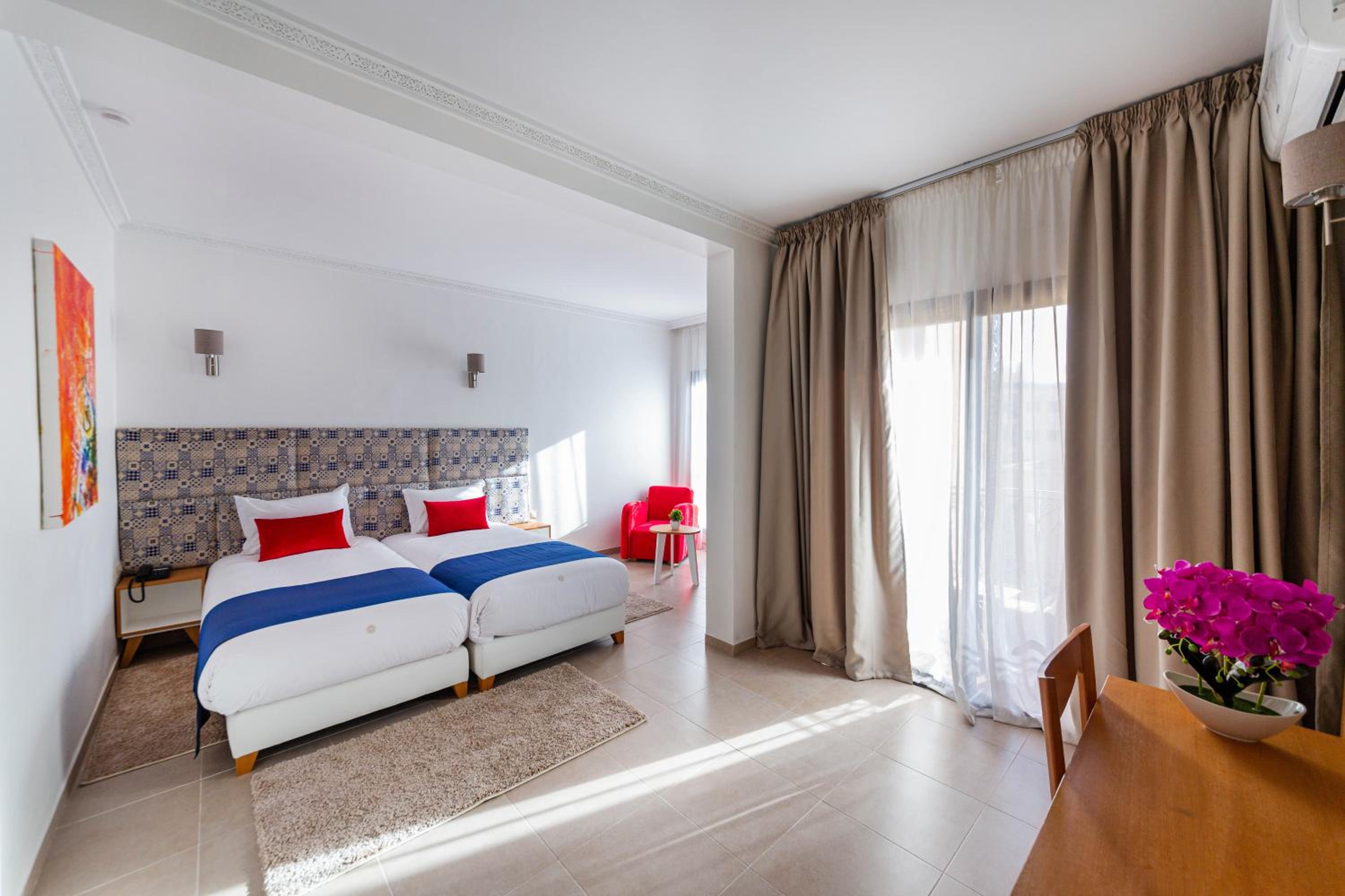 Deluxe Double Room - Photo 11