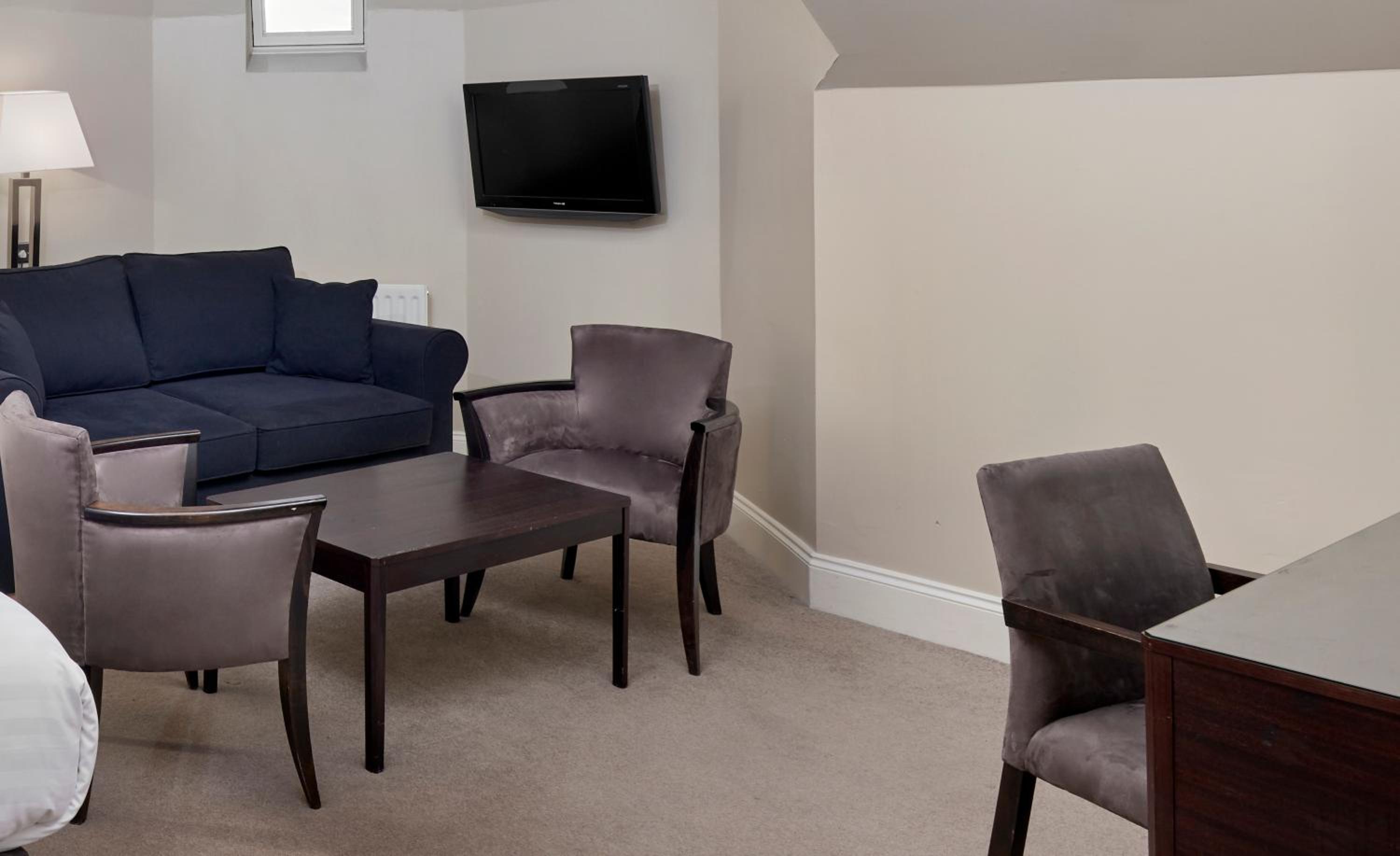 Superior King with Sofa