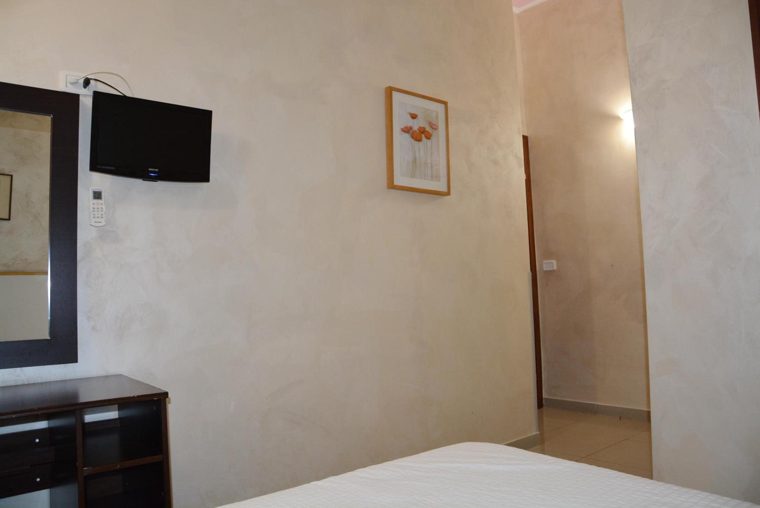Economy Double Room photo 2
