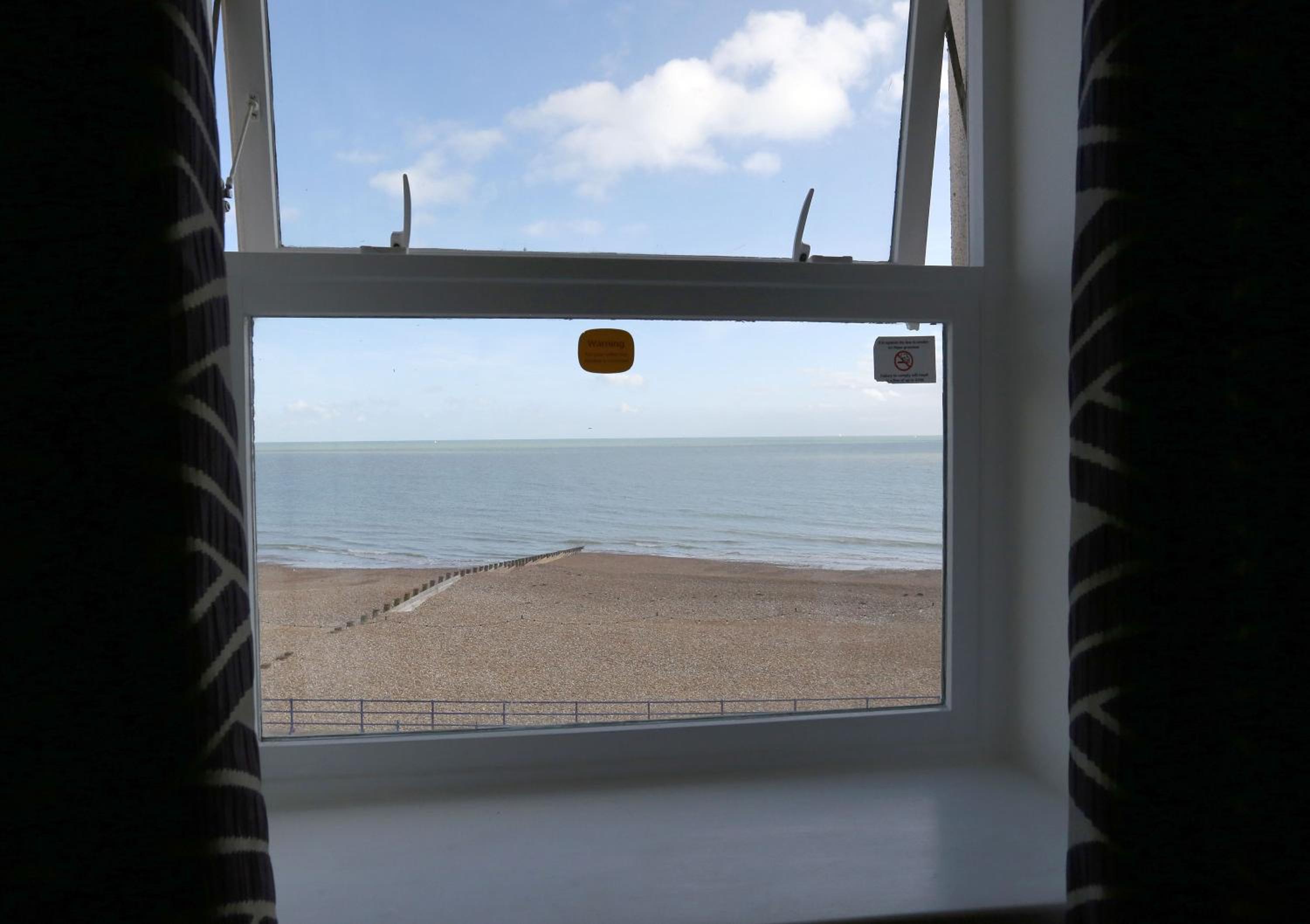 Double Room with Sea View - Photo 2