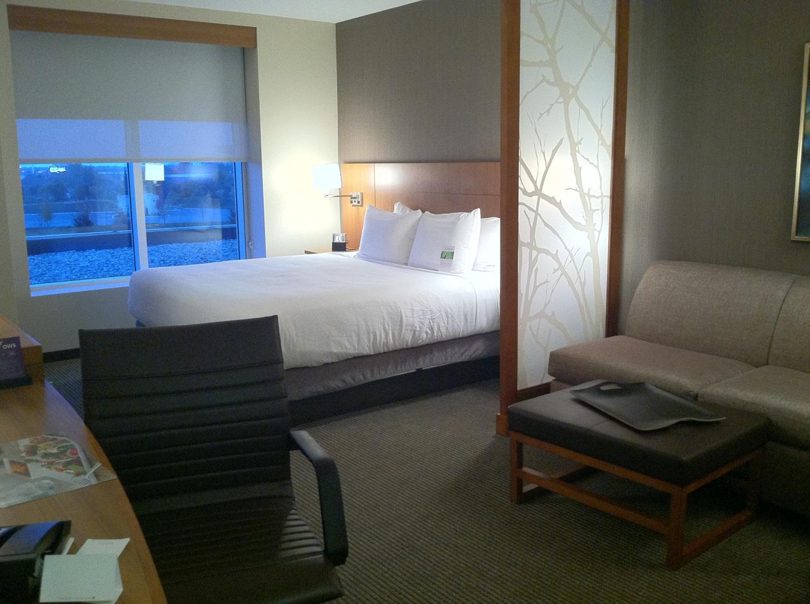 King Room with Sofa Bed - High Floor photo 3