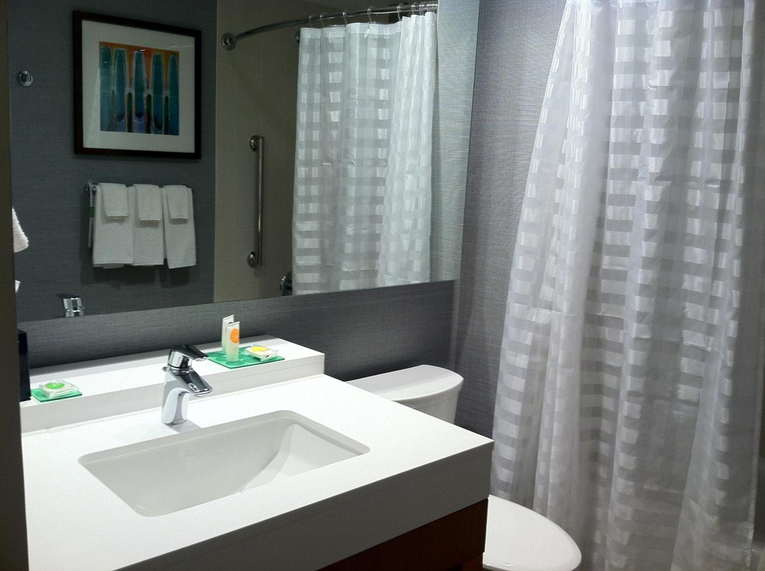 King Room with Sofa Bed - High Floor photo 2
