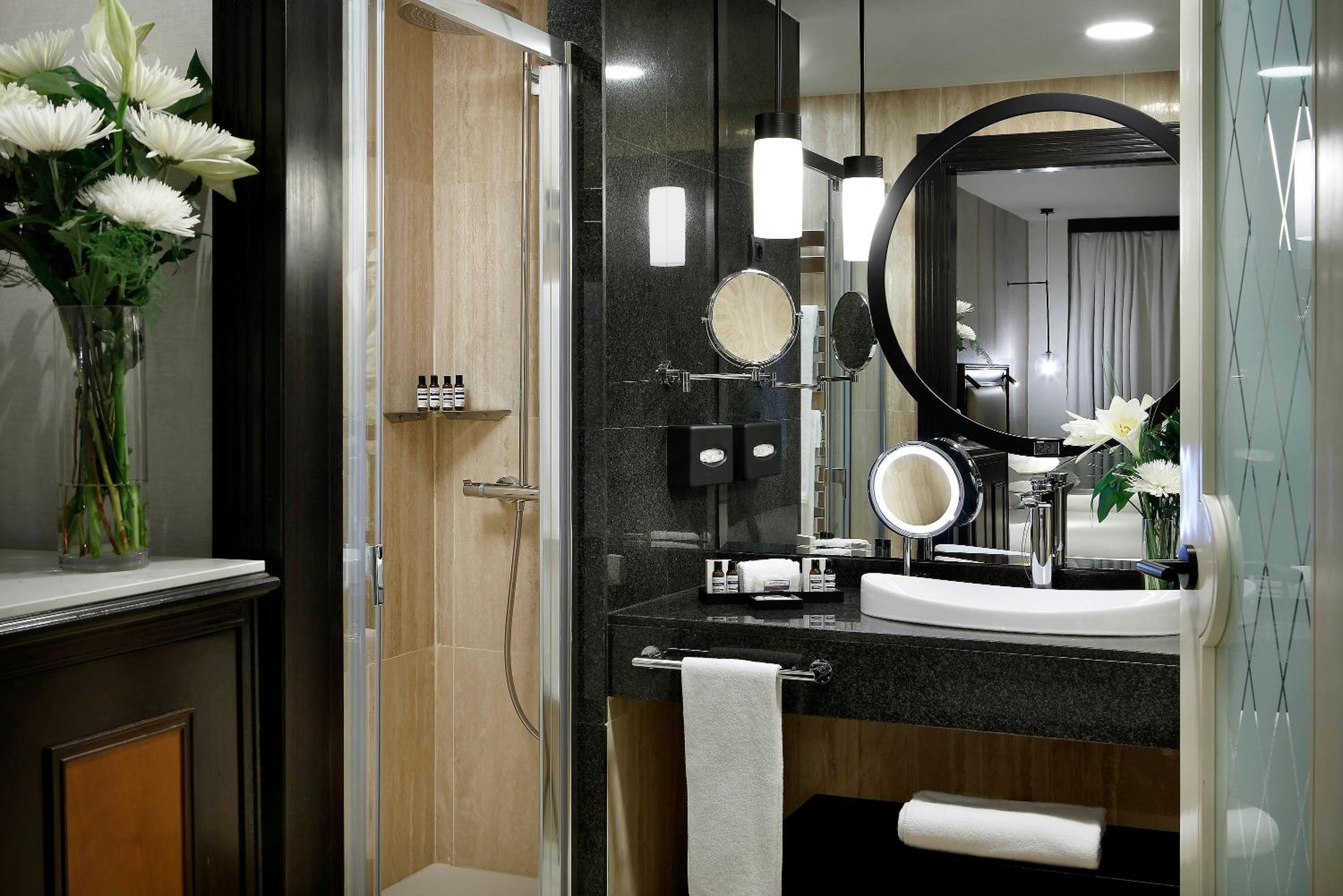 Twin Room - Photo 3