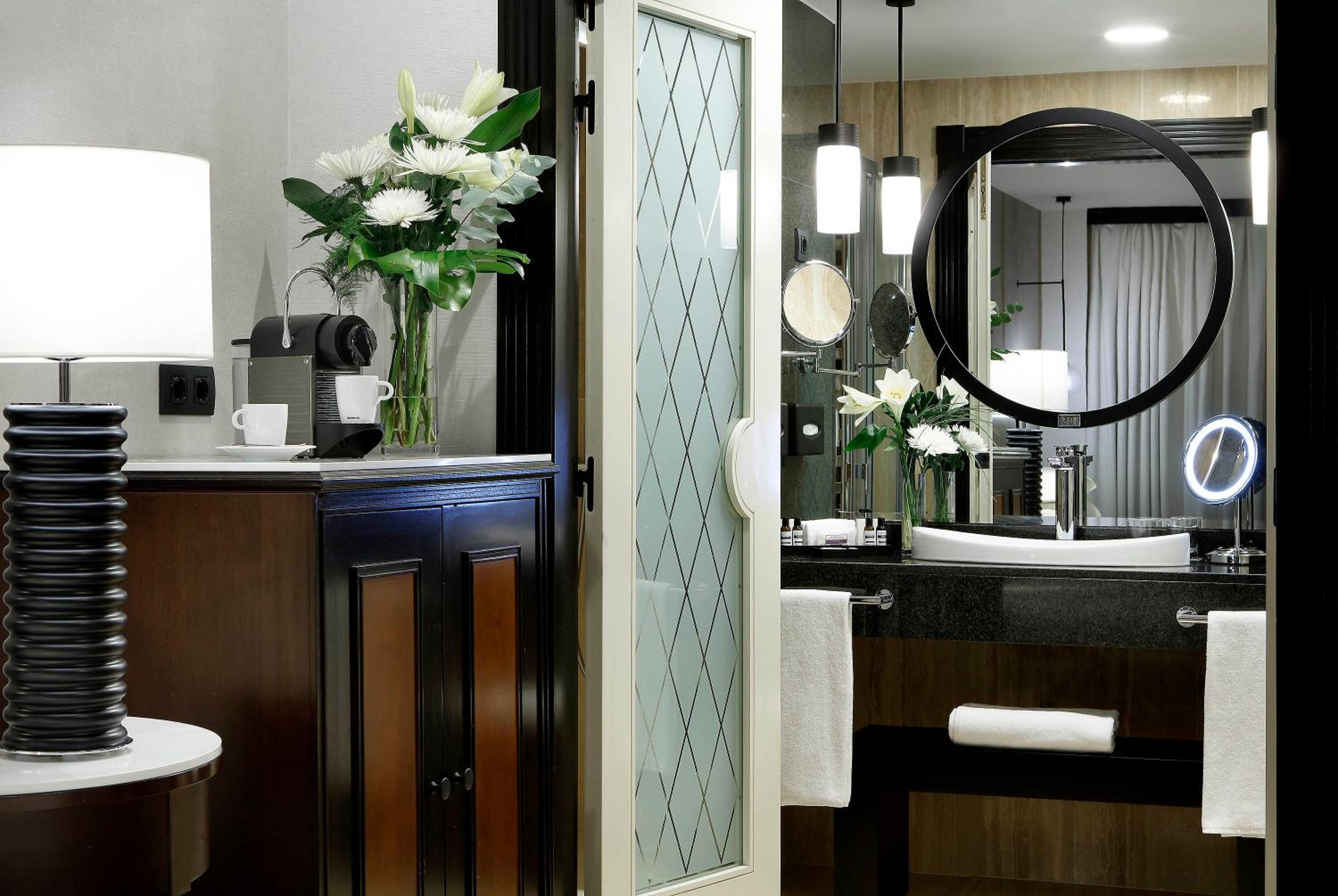 Twin Room - Photo 2