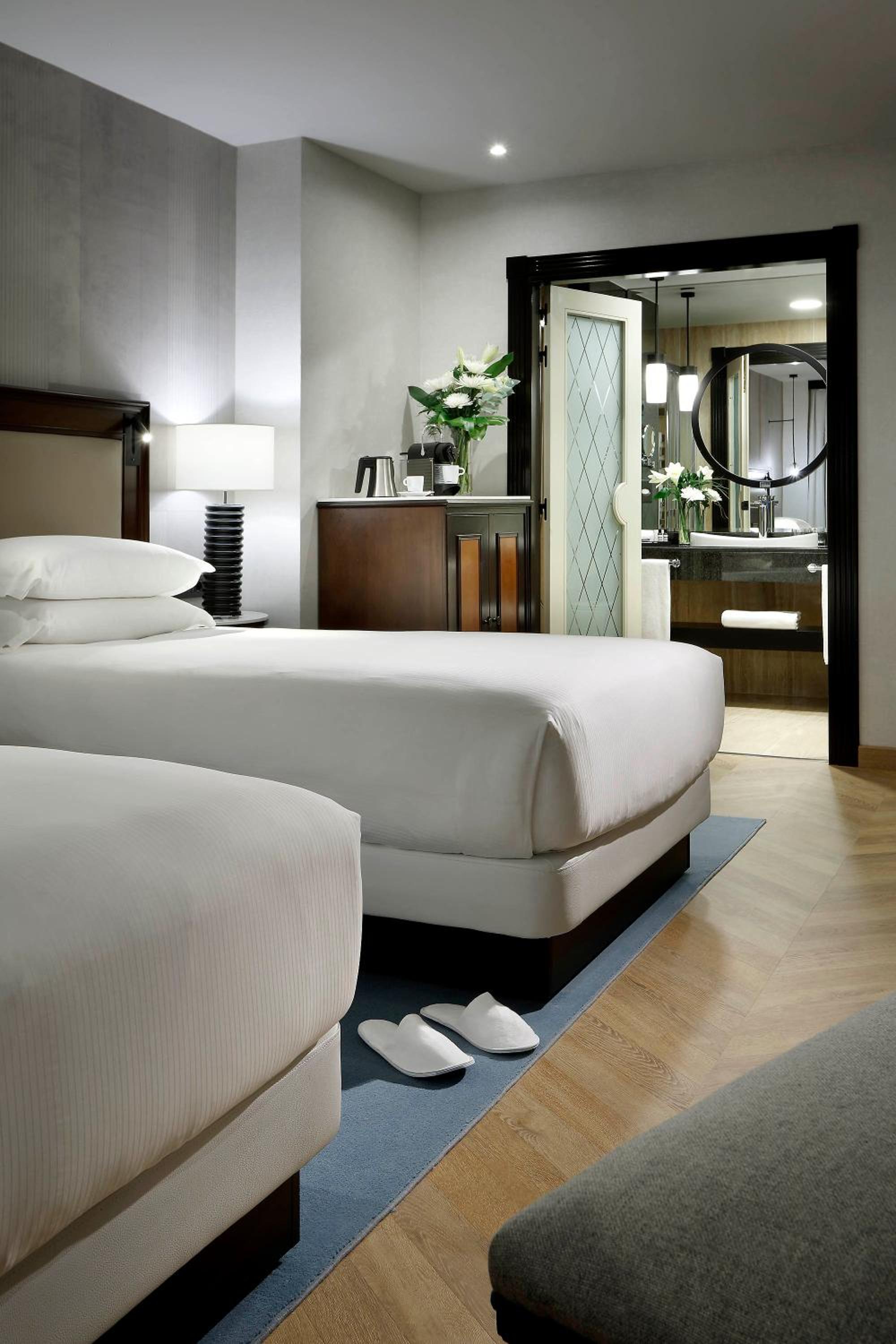 Twin Room - Photo 10