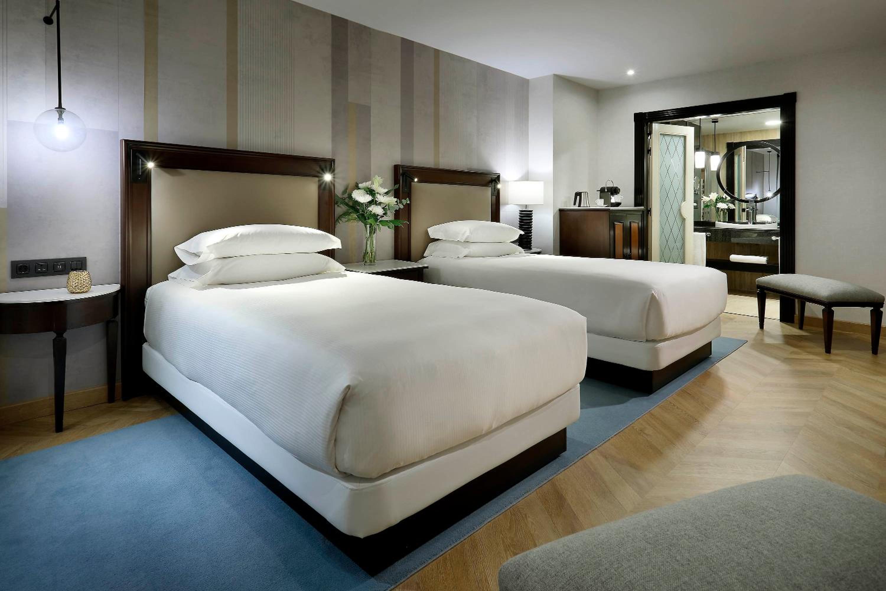 Twin Room - Photo 11