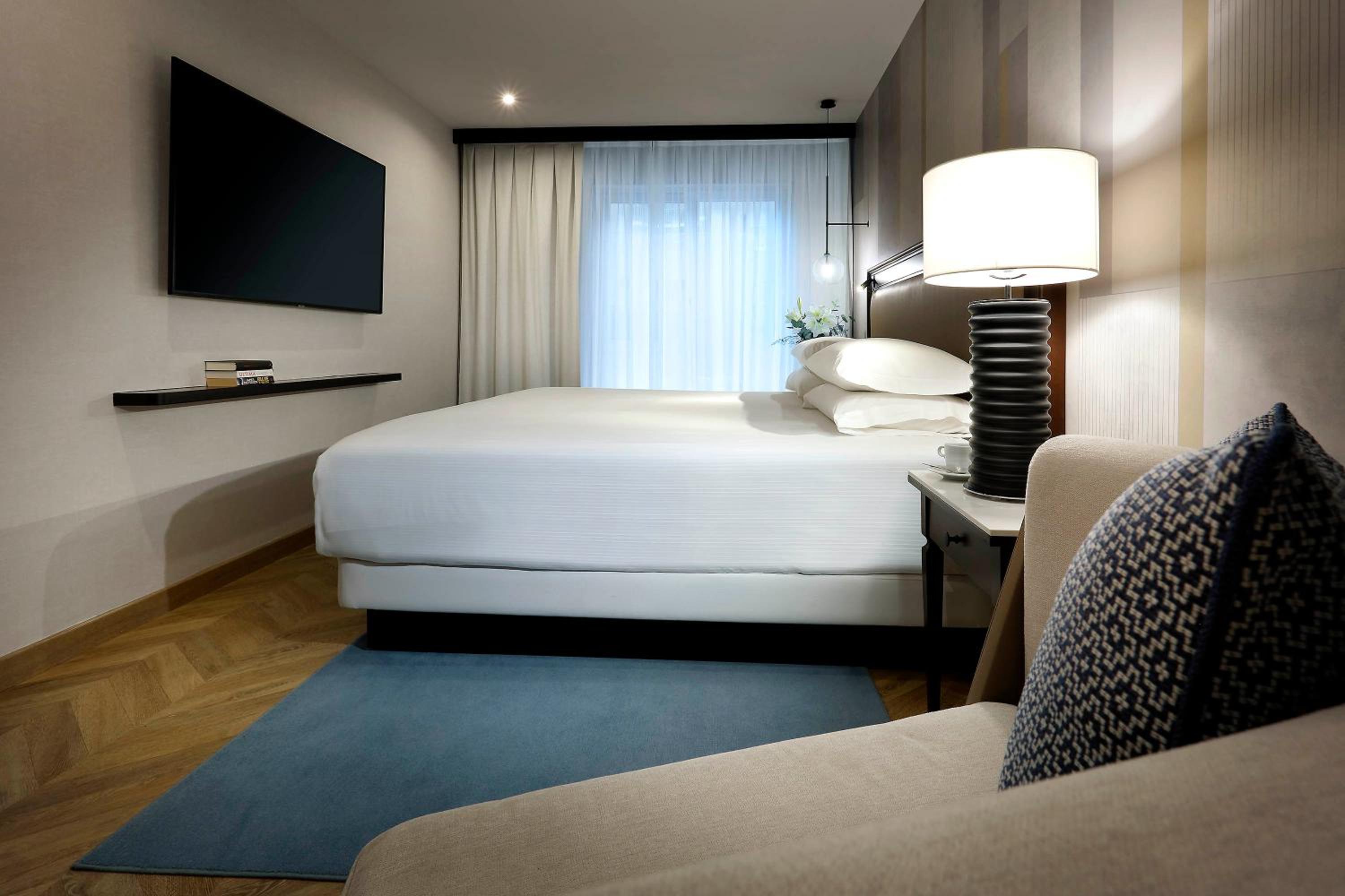 Deluxe King Room with Terrace - Photo 1