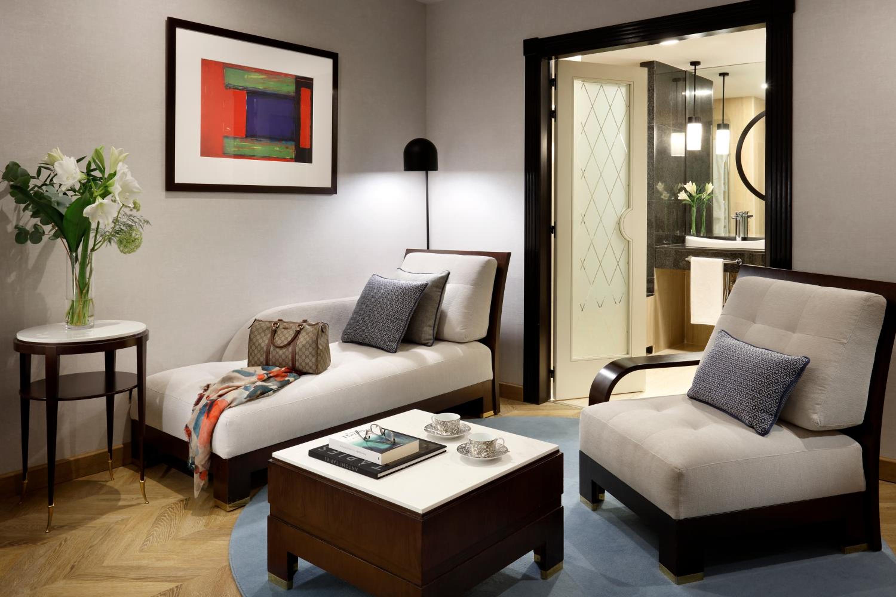Regency Exclusive Suite with Club Access - Photo 8